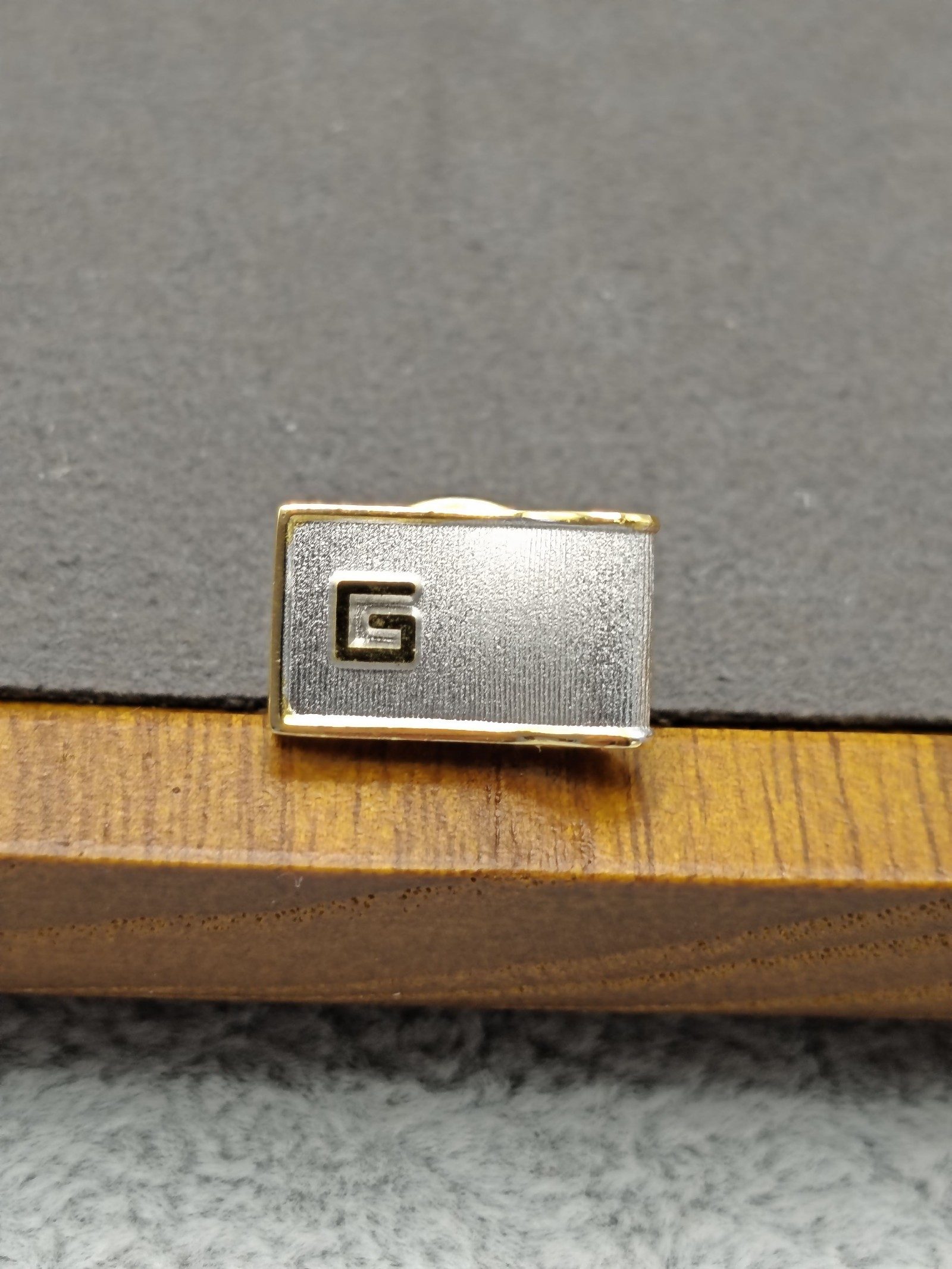 Gold & Silver Tone Metal Men's Tie Clip with G Logo Other image 3