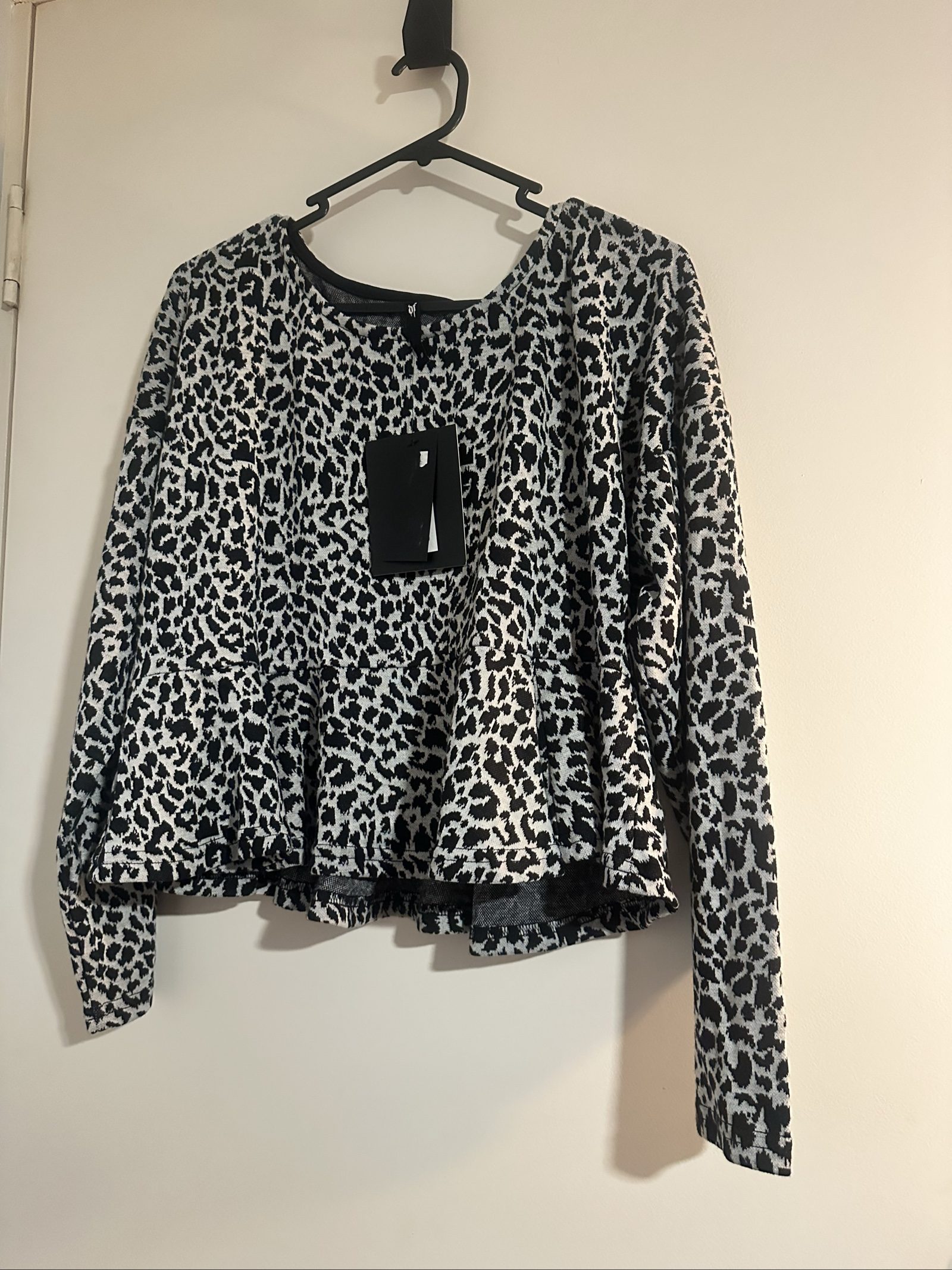 Dangerfield Women's Black & White Leopard Print Long Sleeve Top Size 10