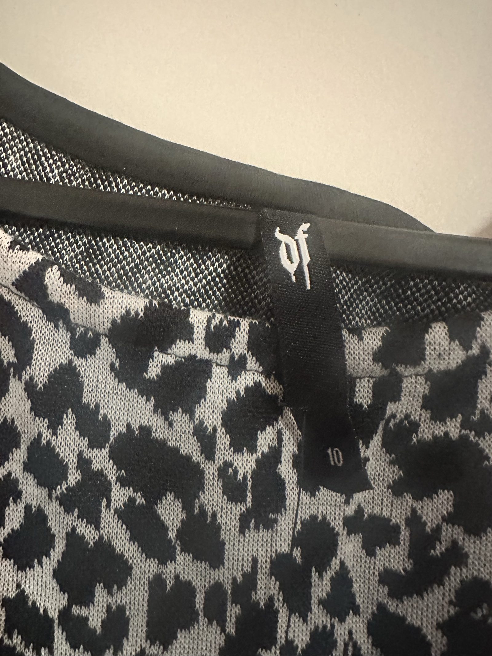 Dangerfield Women's Black & White Leopard Print Long Sleeve Top Size 10 image 3