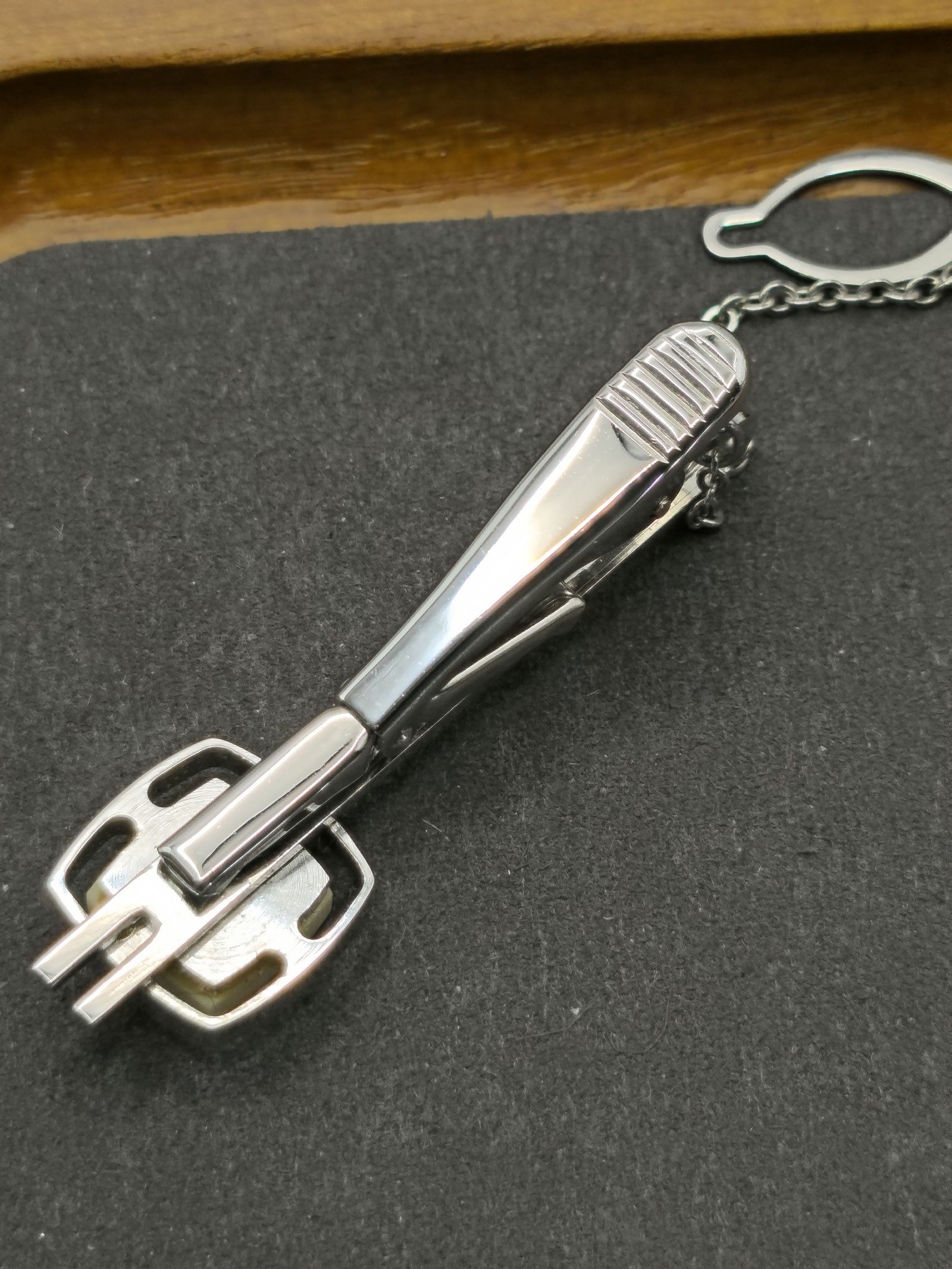 Silver Tone & Cream Men’s Tie Clip with Chain & Gift Box 6 cm image 4