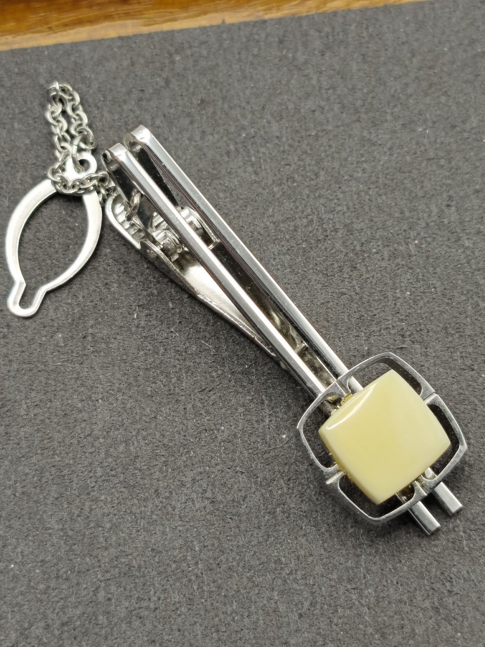 Silver Tone & Cream Men’s Tie Clip with Chain & Gift Box 6 cm image 6
