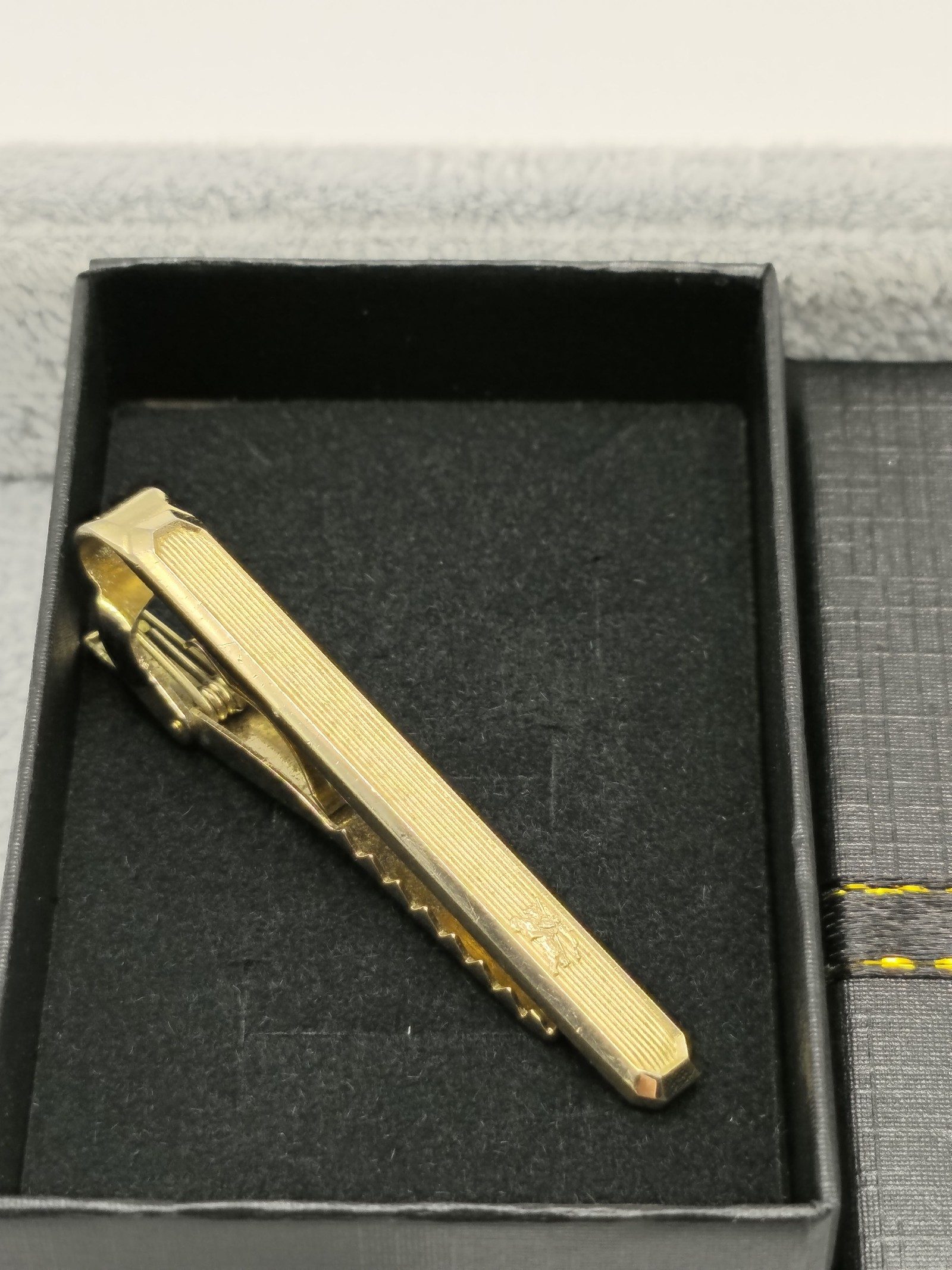 Burberry Men's Gold Tie Clip with Box image 2