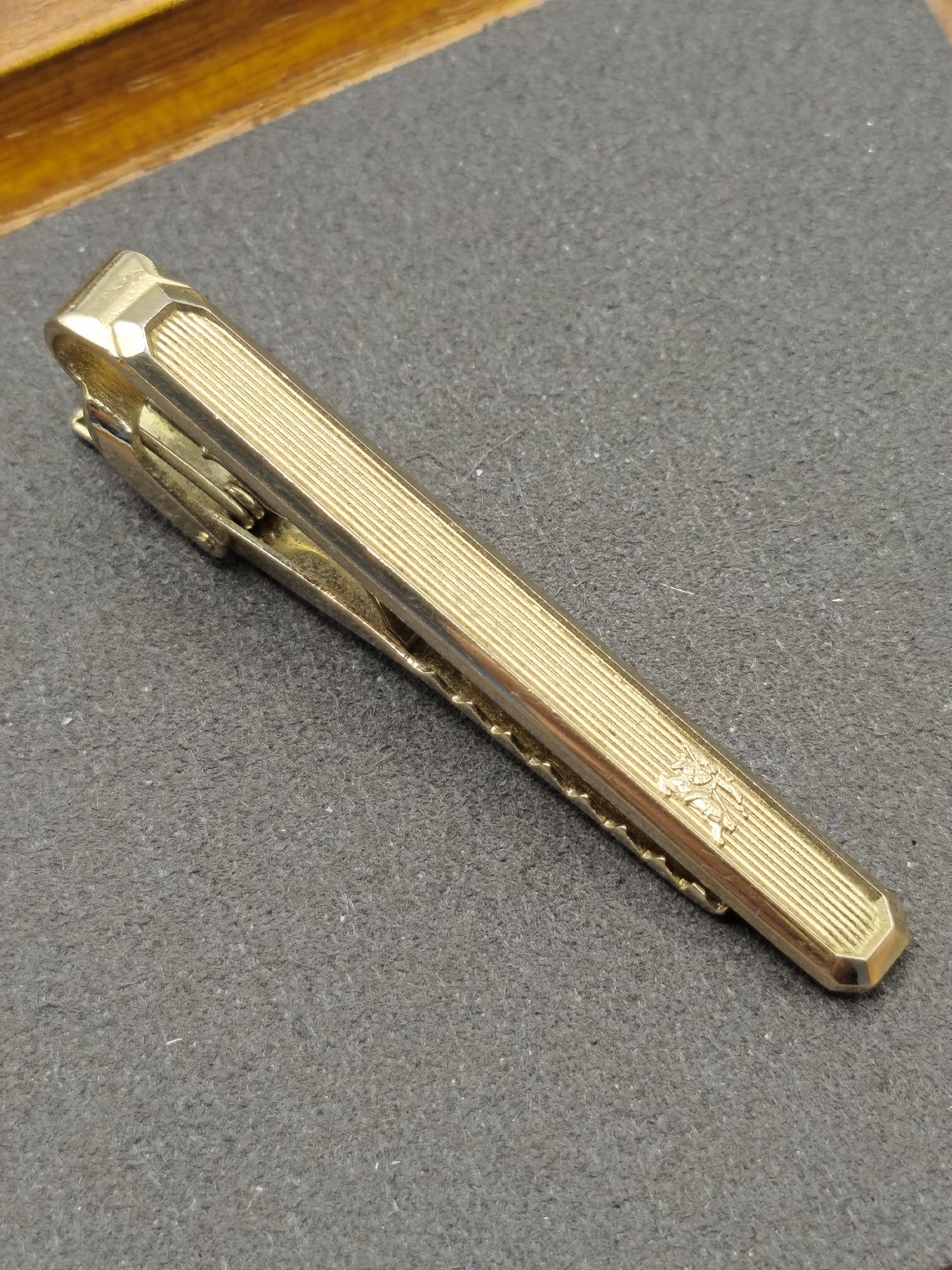 Burberry Men's Gold Tie Clip with Box image 3