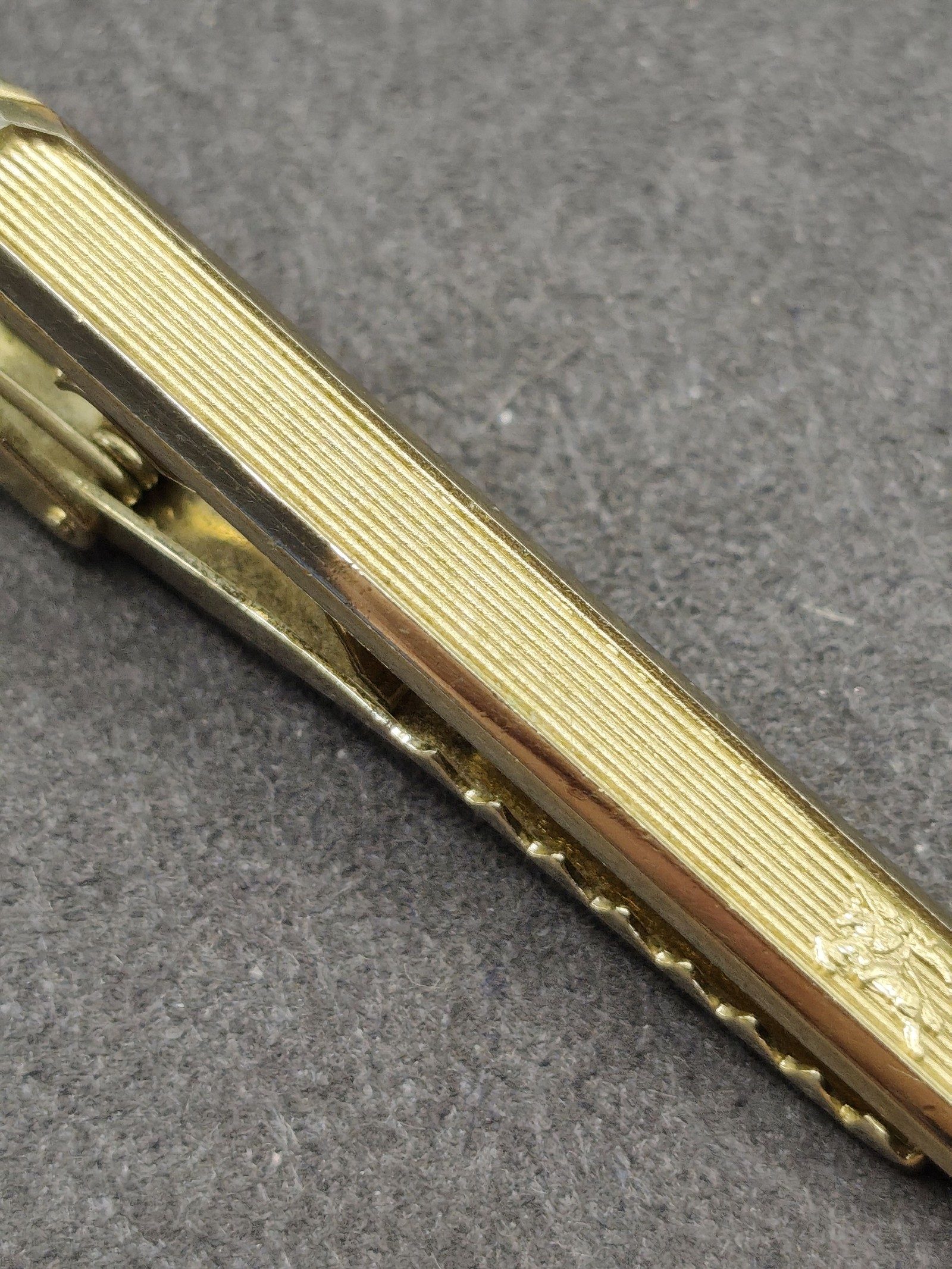 Burberry Men's Gold Tie Clip with Box image 4