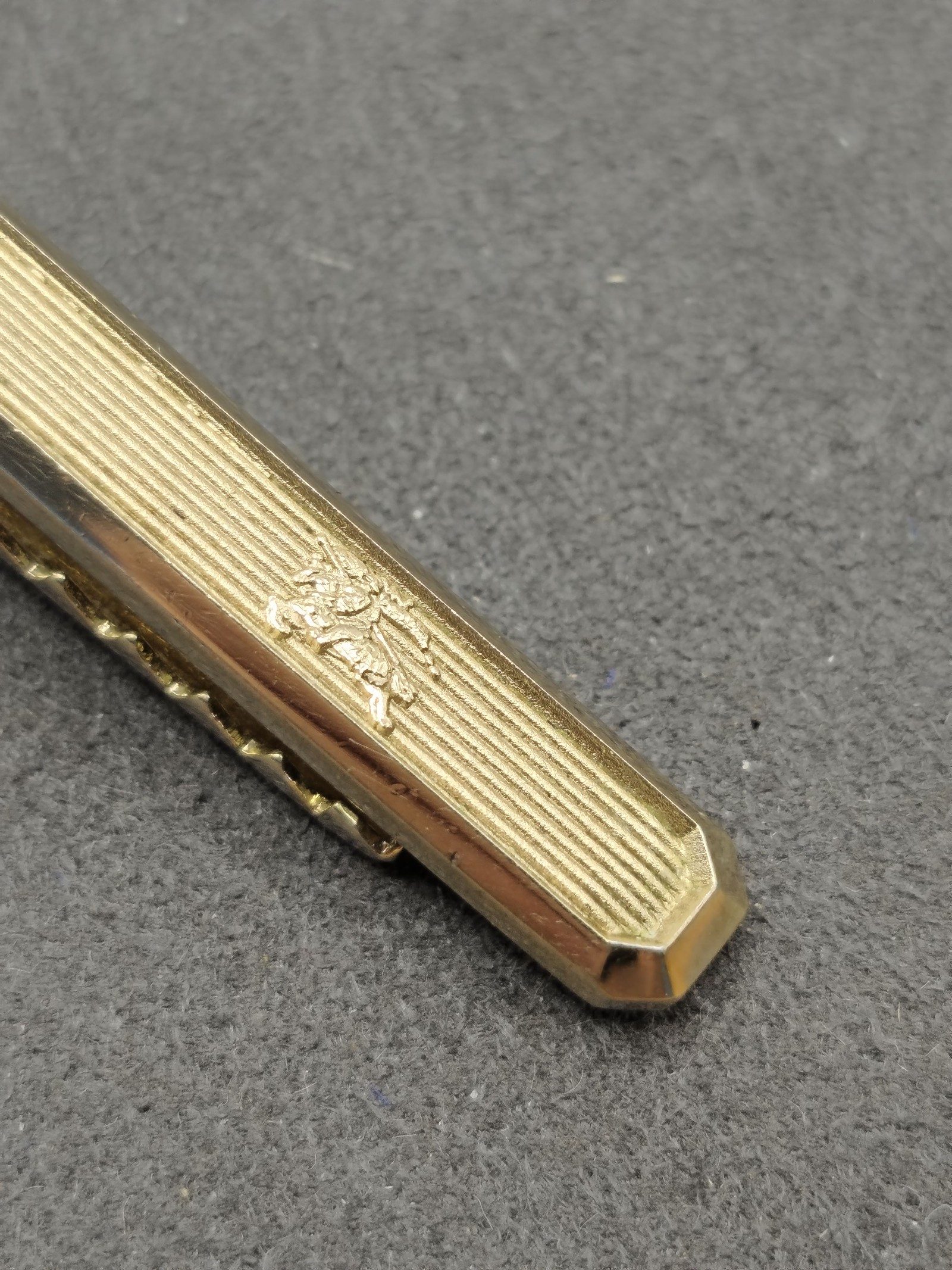 Burberry Men's Gold Tie Clip with Box image 5