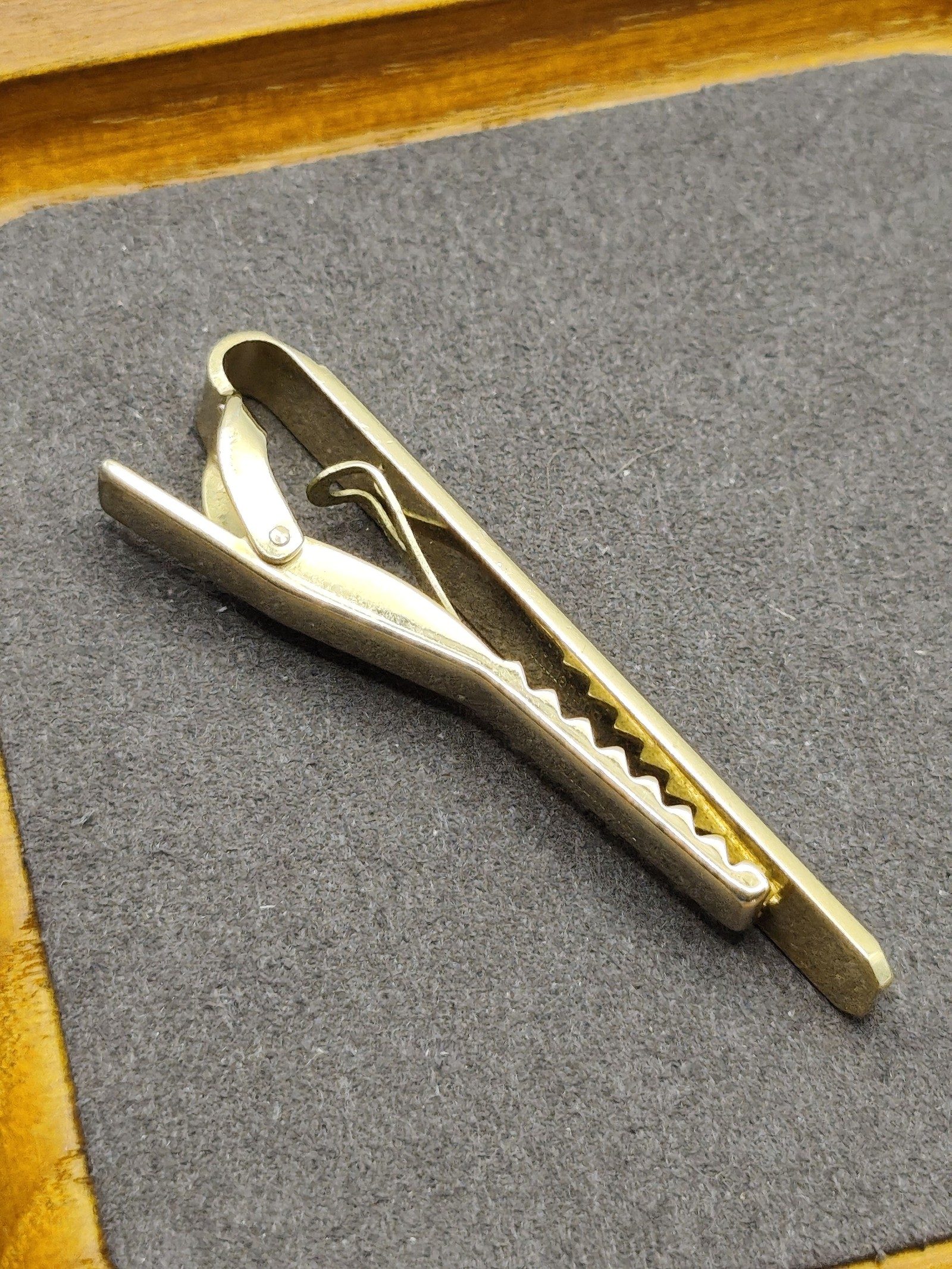 Burberry Men's Gold Tie Clip with Box image 7