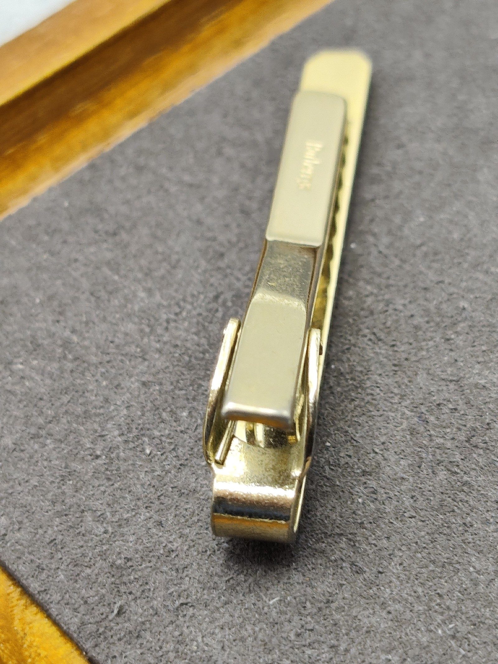 Burberry Men's Gold Tie Clip with Box image 9
