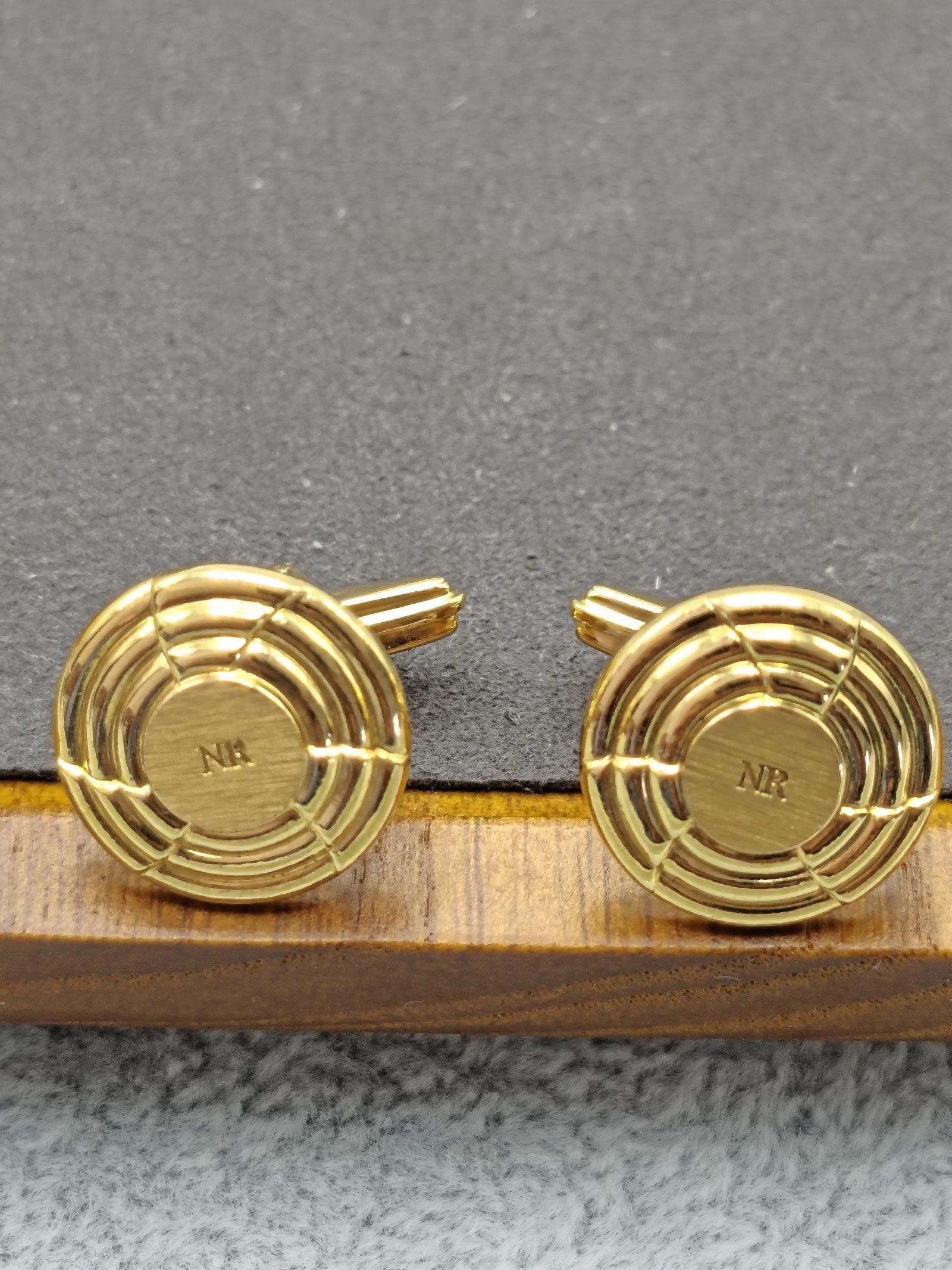 Nina Ricci Men's Gold Tone Round Nina Ricci NR Logo Cufflinks with Gift Box Other image 3