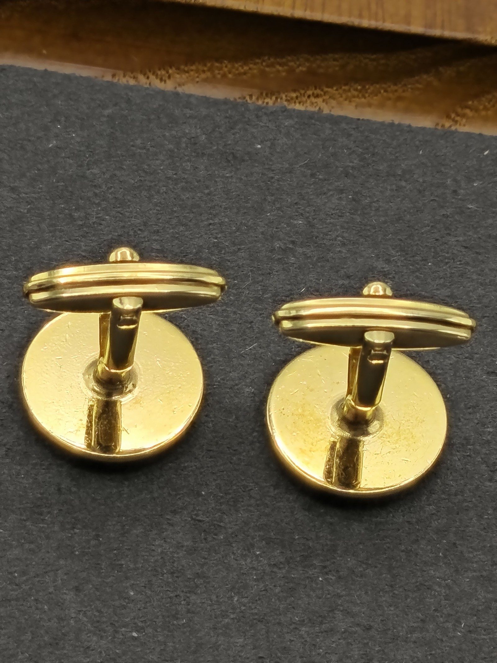 Nina Ricci Men's Gold Tone Round Nina Ricci NR Logo Cufflinks with Gift Box Other image 9