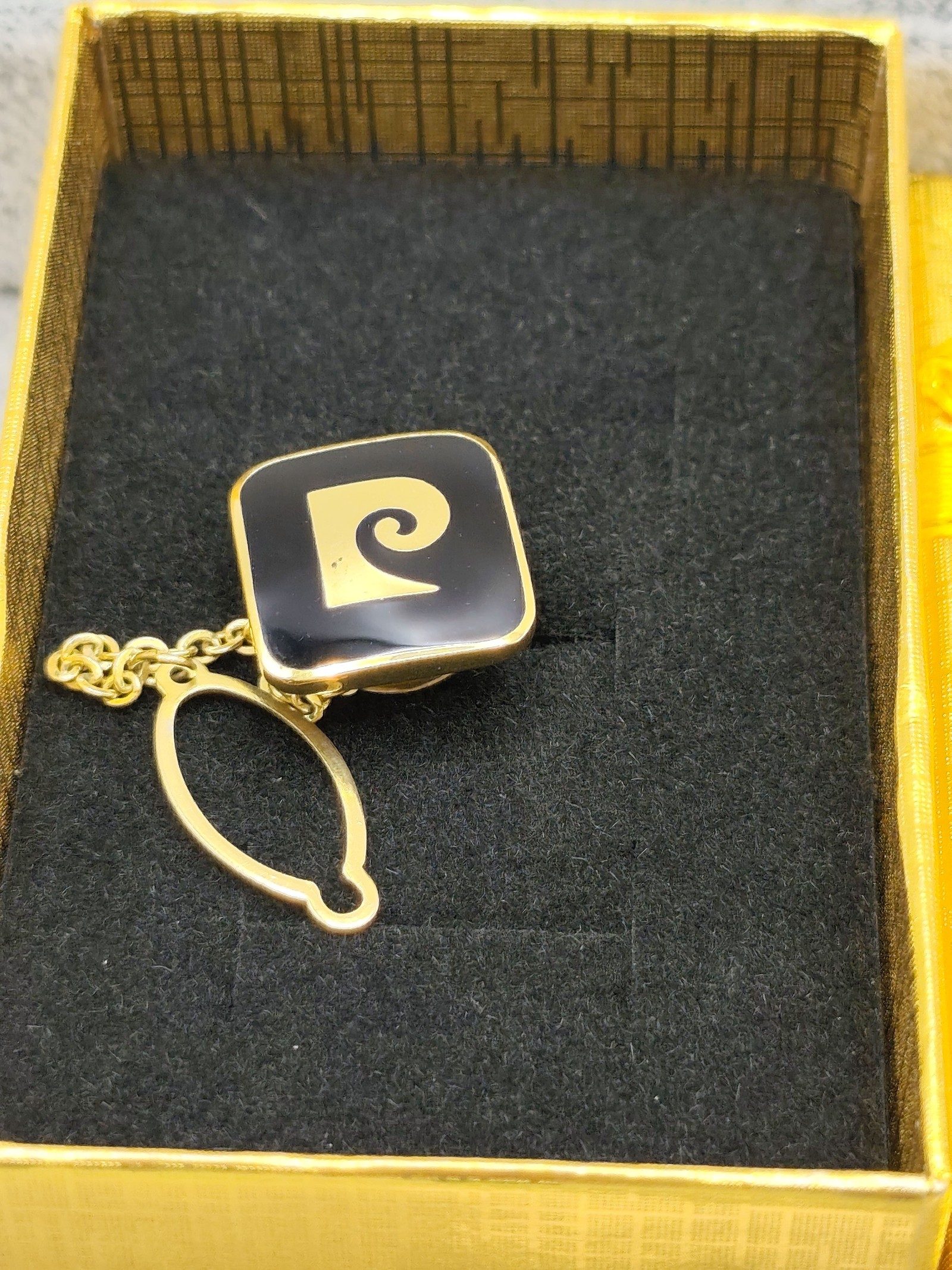 Pierre Cardin Gold & Black Swirl Lapel Pin with Chain & Clasp Unisex image 2