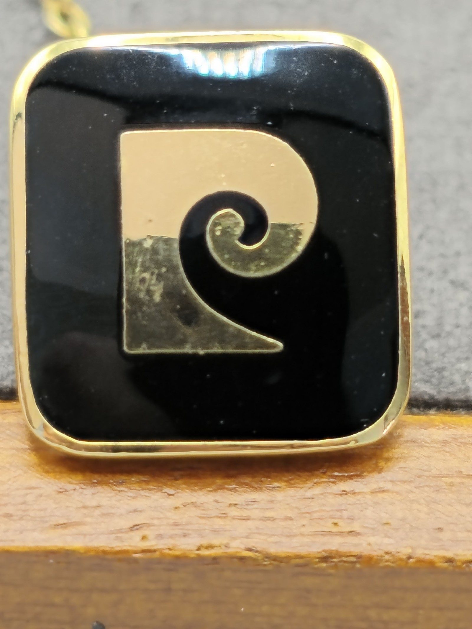 Pierre Cardin Gold & Black Swirl Lapel Pin with Chain & Clasp Unisex image 4