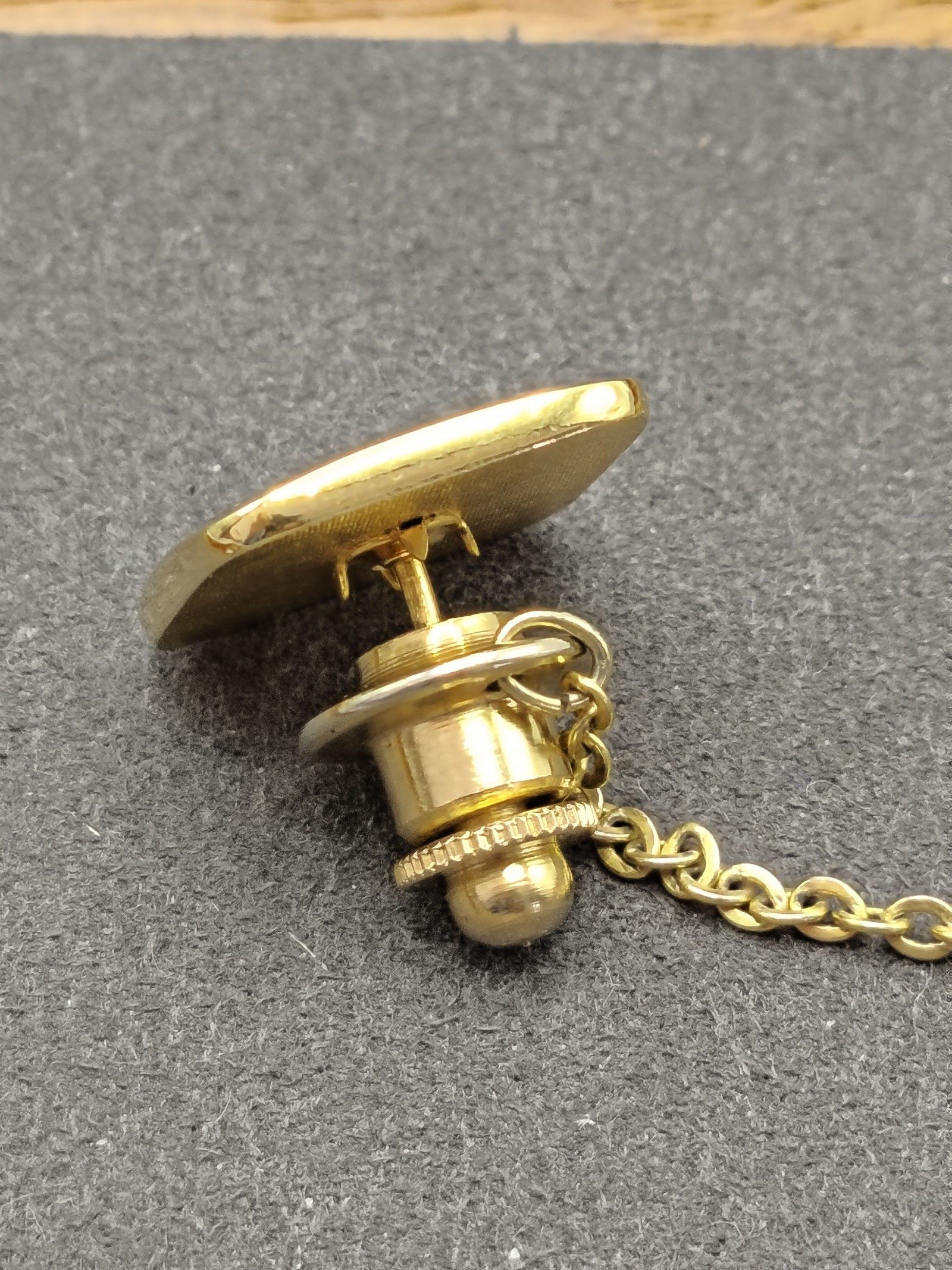 Pierre Cardin Gold & Black Swirl Lapel Pin with Chain & Clasp Unisex image 5