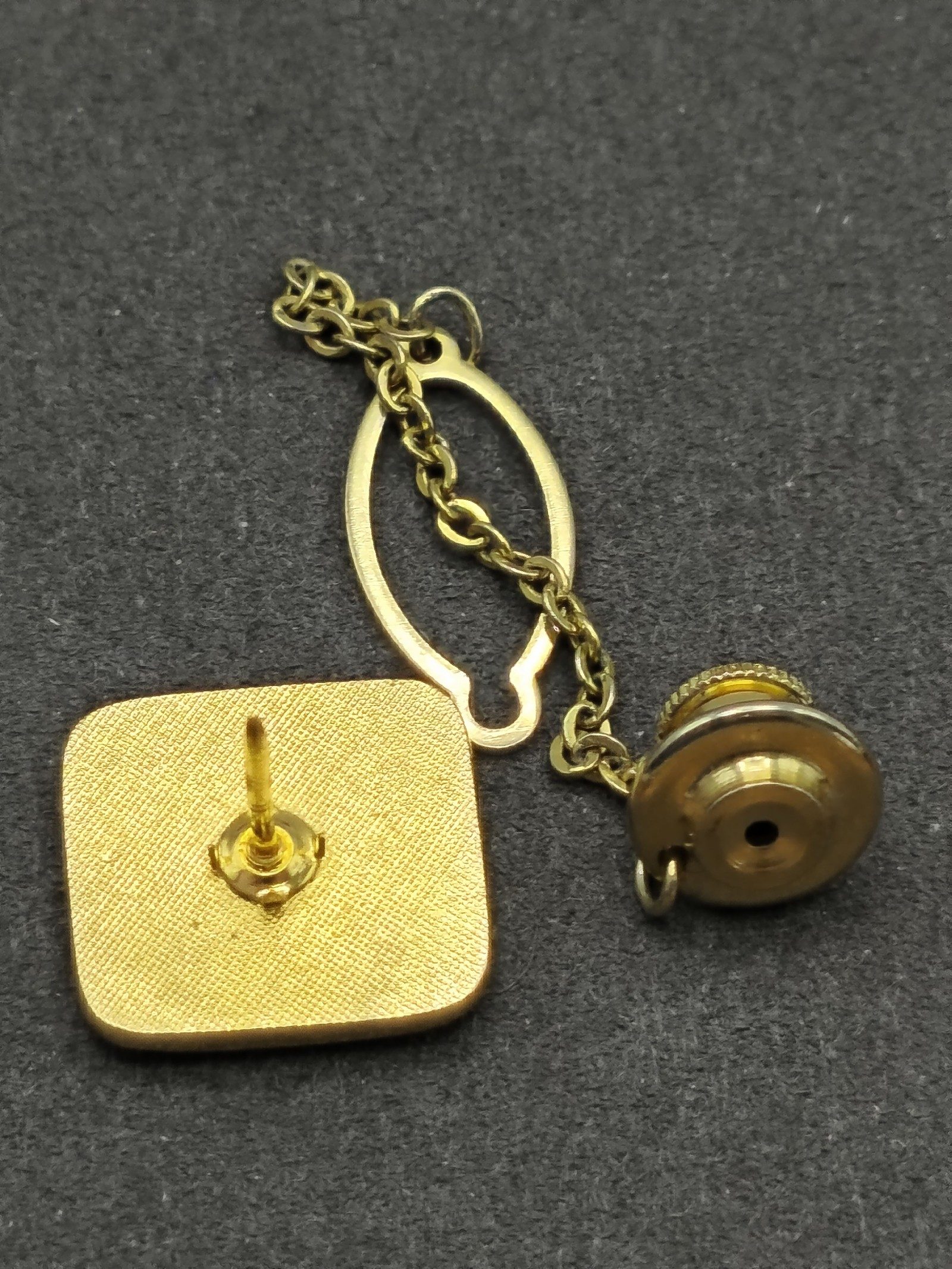 Pierre Cardin Gold & Black Swirl Lapel Pin with Chain & Clasp Unisex image 7
