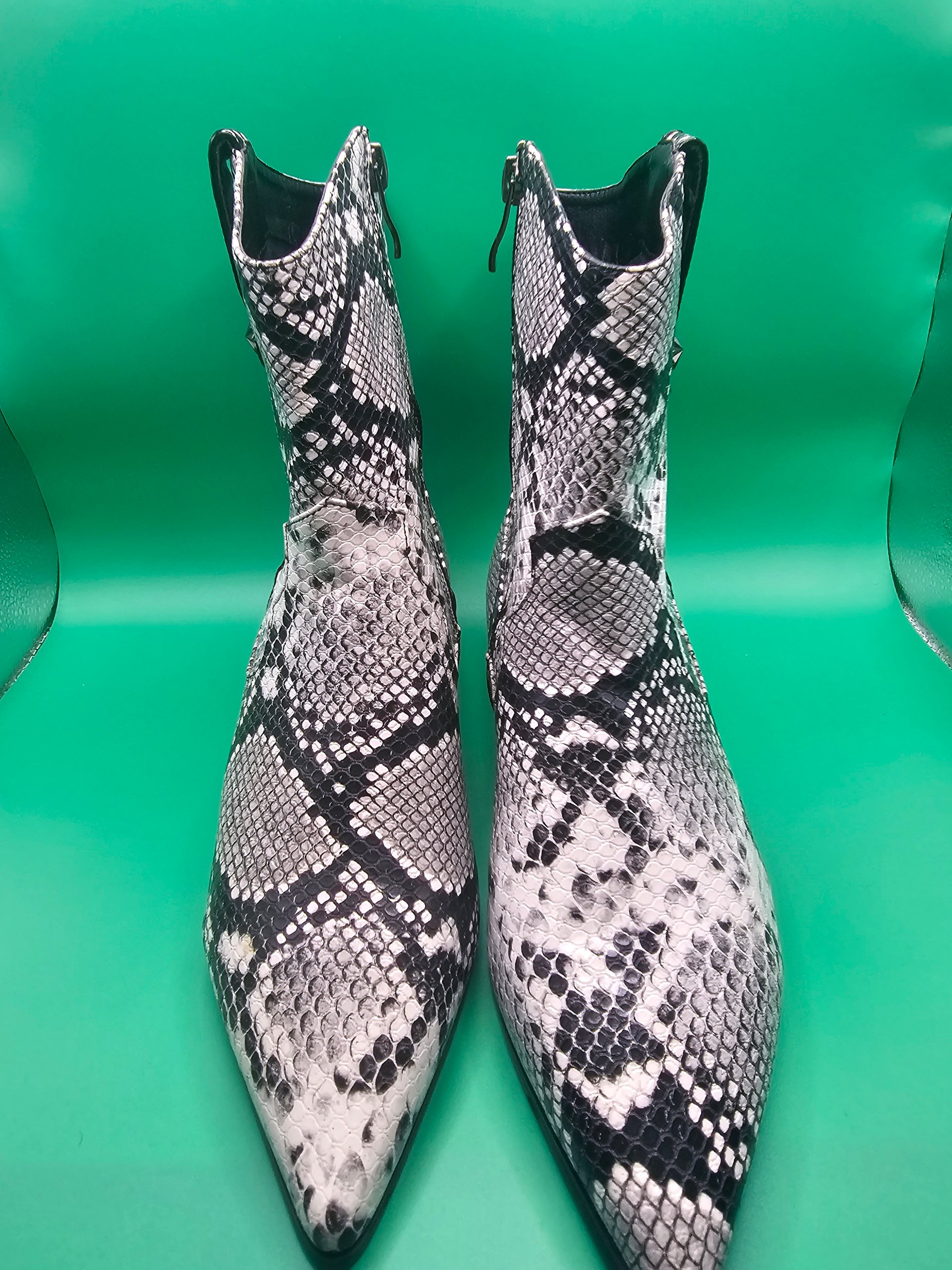 Black & White Faux Snake Skin Ankle Boots UK 6 Azarey Faux Leather image 2