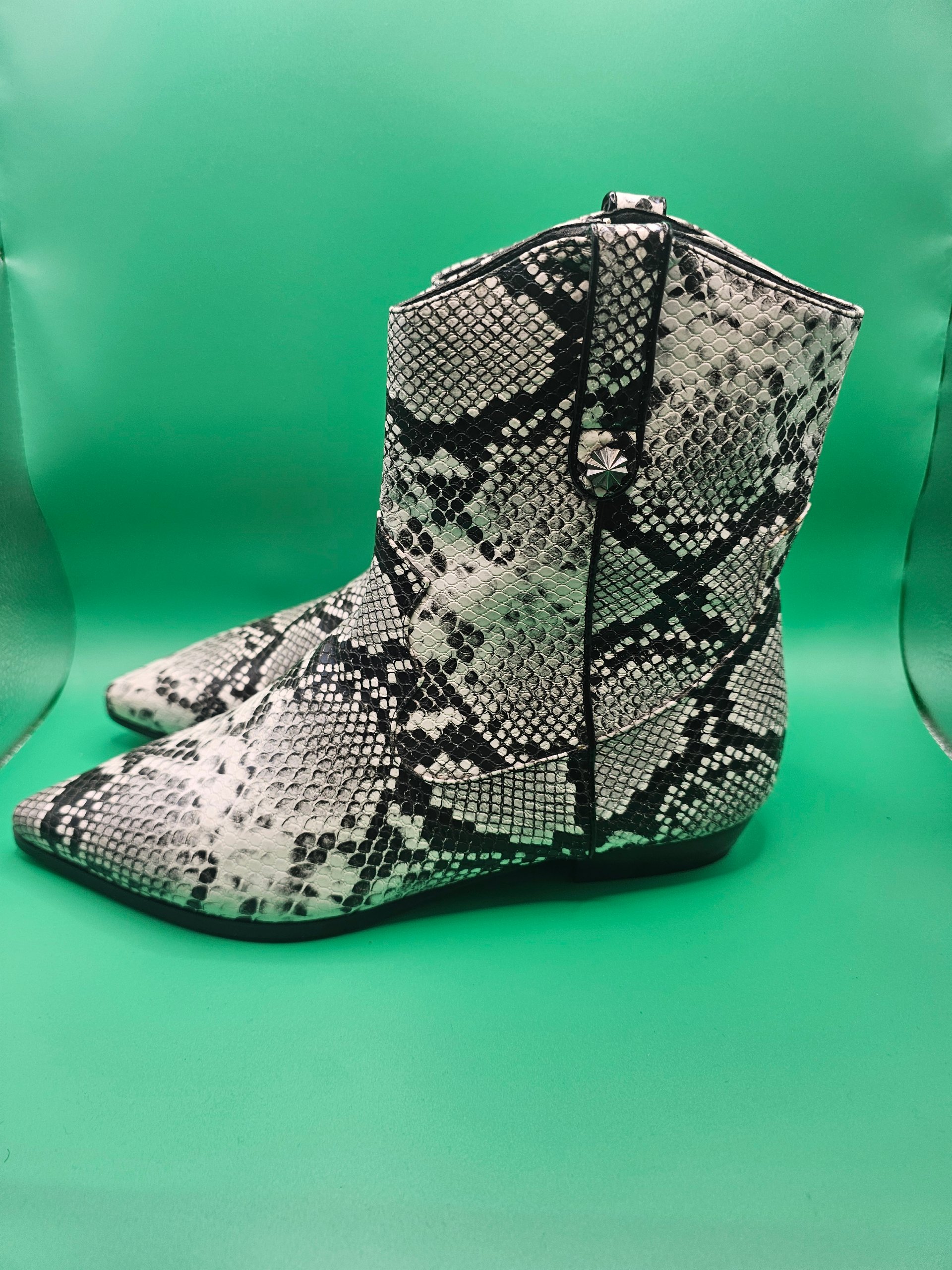 Black & White Faux Snake Skin Ankle Boots UK 6 Azarey Faux Leather image 3