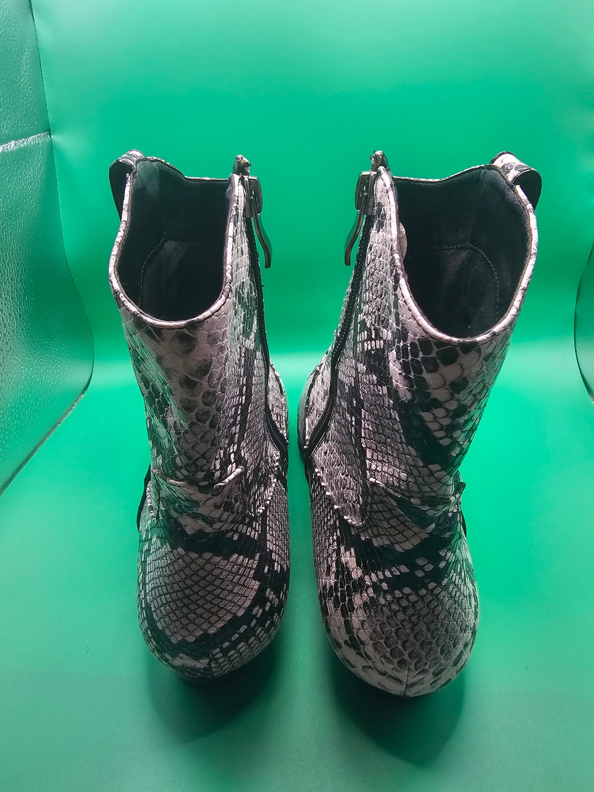 Black & White Faux Snake Skin Ankle Boots UK 6 Azarey Faux Leather image 4