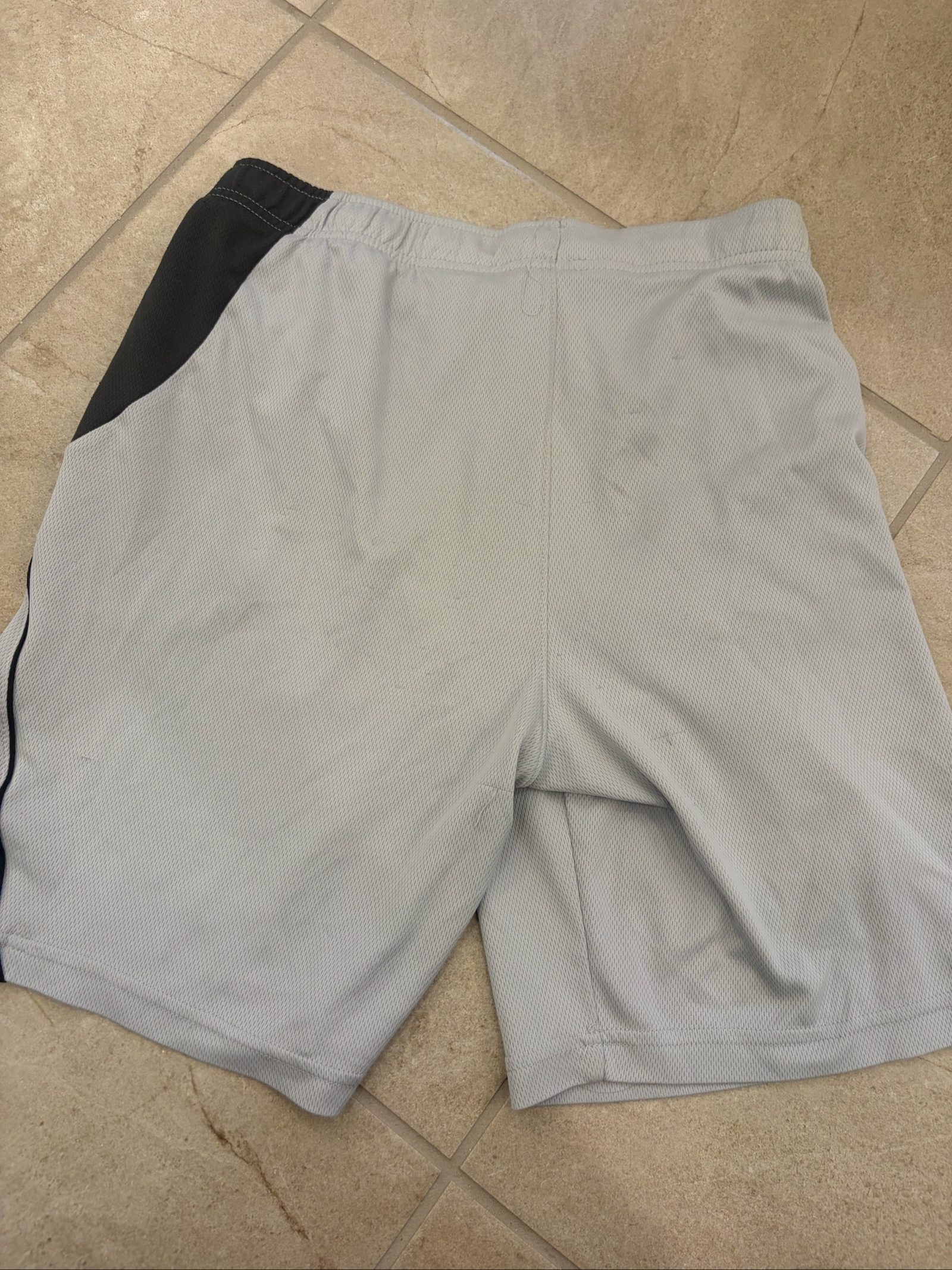 Tyka Grey & Black Men's Athletic Shorts Large Mesh image 2