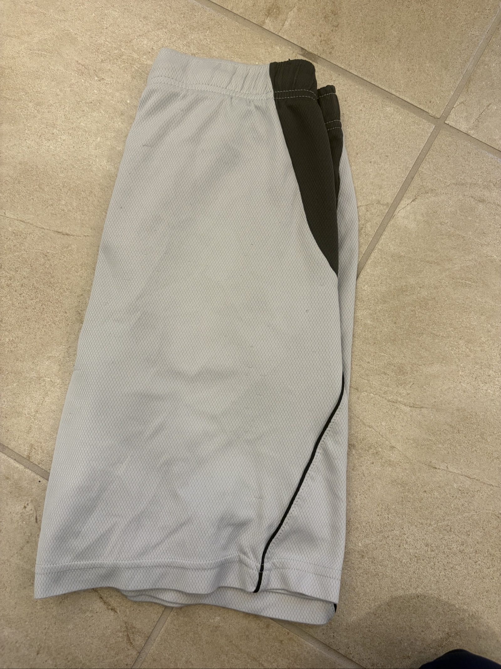 Tyka Grey & Black Men's Athletic Shorts Large Mesh image 4
