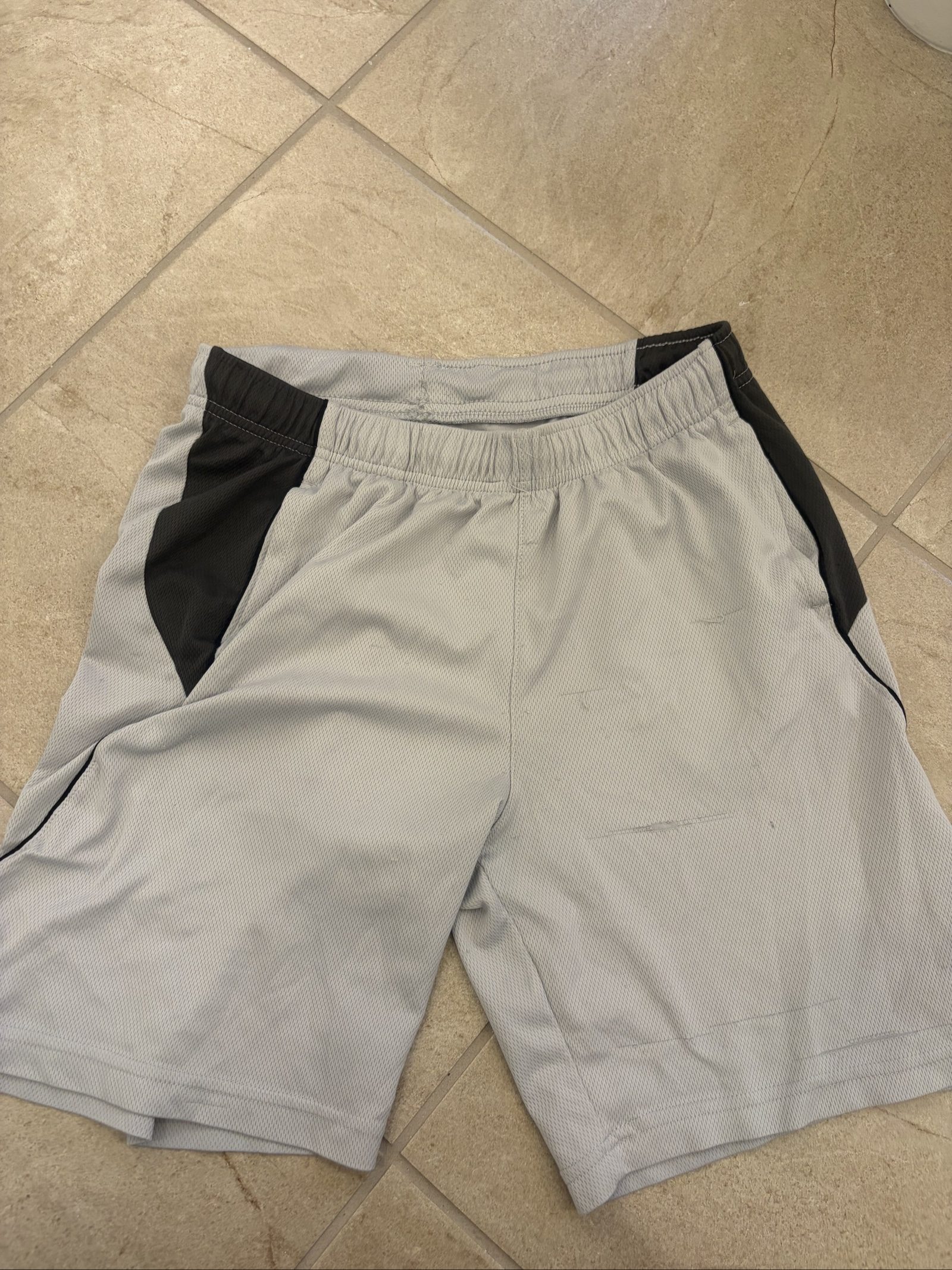 Tyka Grey & Black Men's Athletic Shorts Large Mesh image 7
