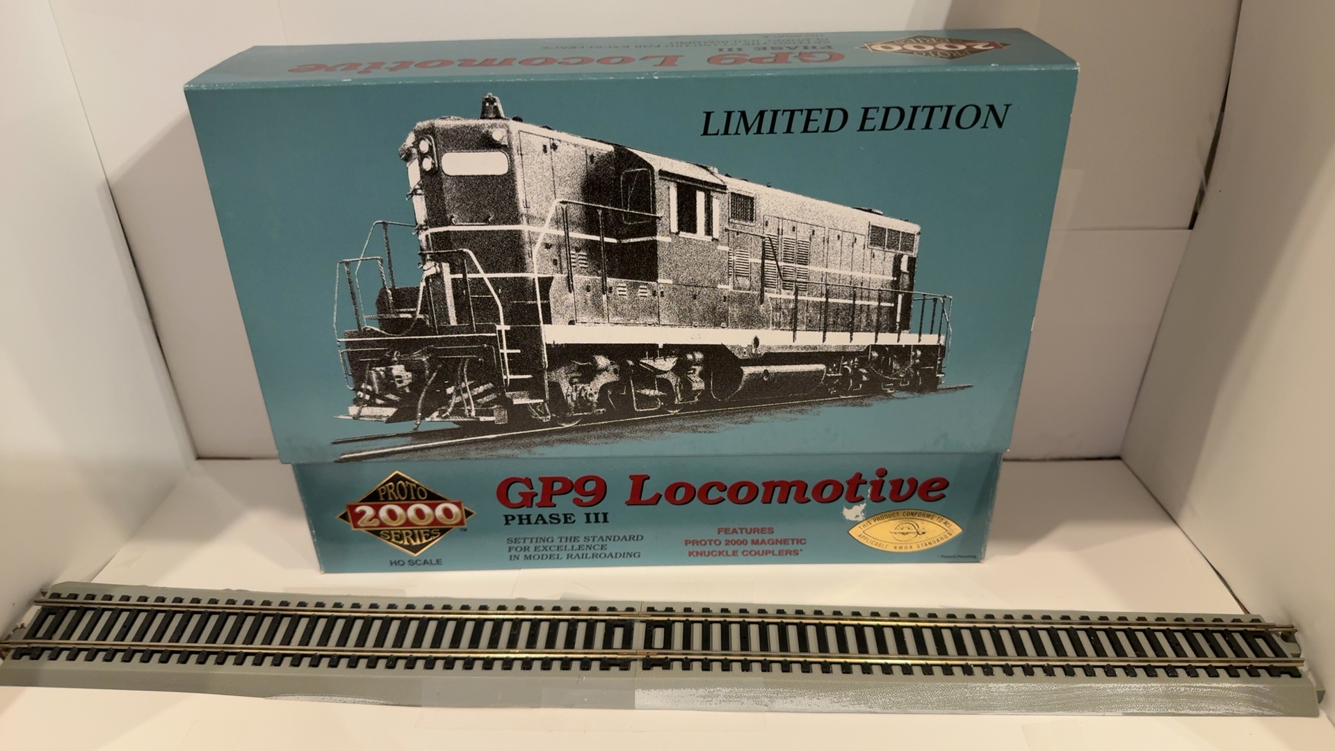 Proto 2000 Blue GP9 Locomotive HO Scale Model Train image 2