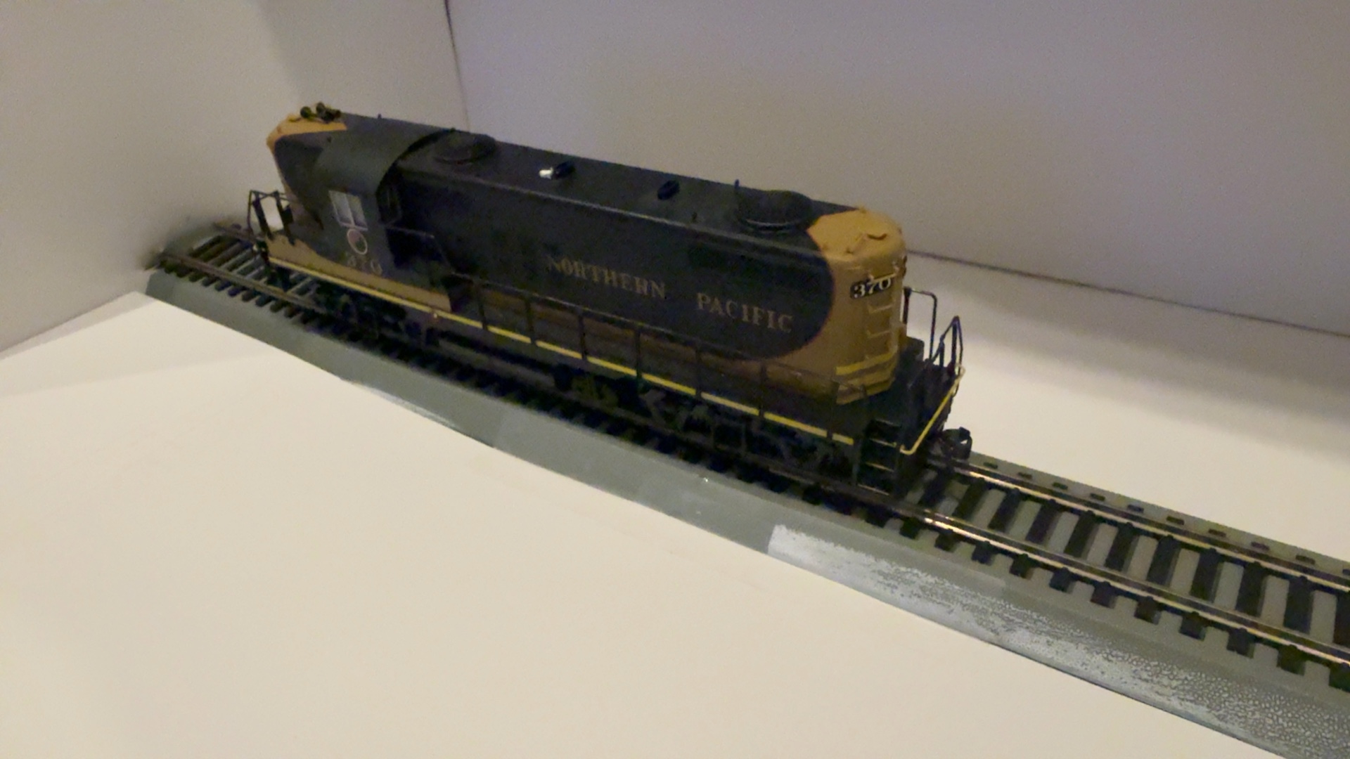 Proto 2000 Blue GP9 Locomotive HO Scale Model Train image 5
