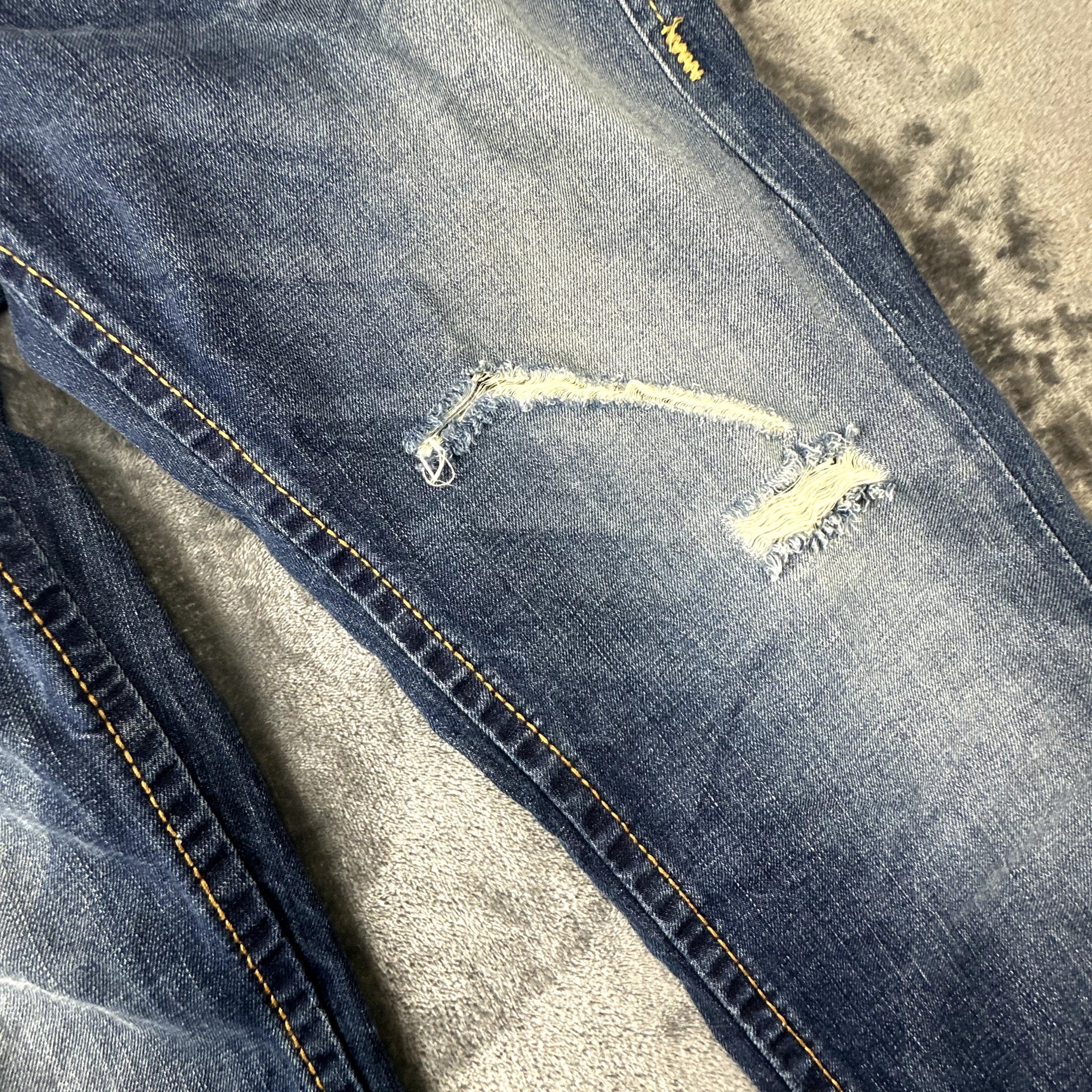 True Religion Men's Blue Distressed Jeans Waist 33 Inch Length 31 Inch image 7