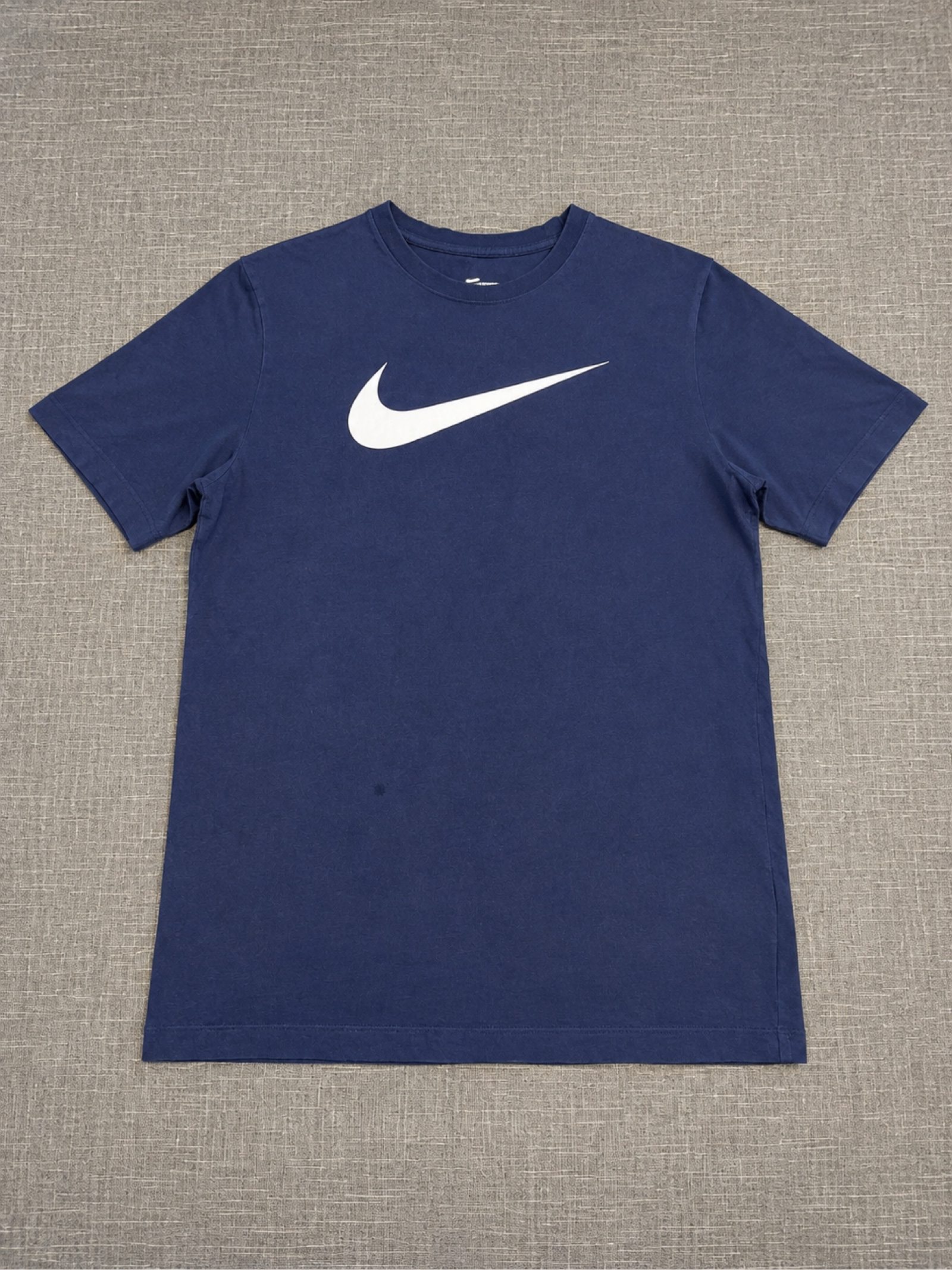Nike Men’s The Nike Tee T-Shirt Medium Navy Blue Cotton