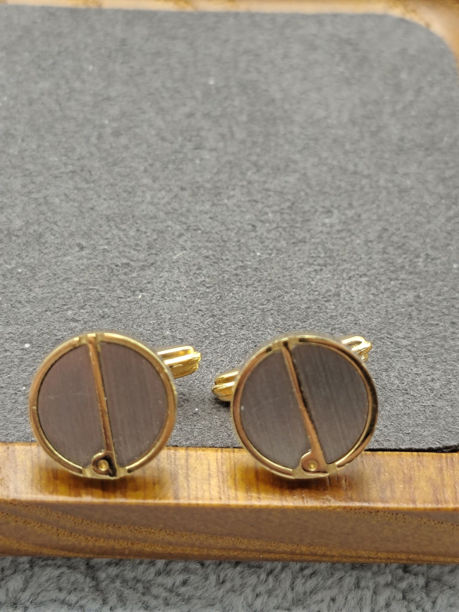 Dunhill Men's Gold & Grey Round Cufflinks in Box image 4