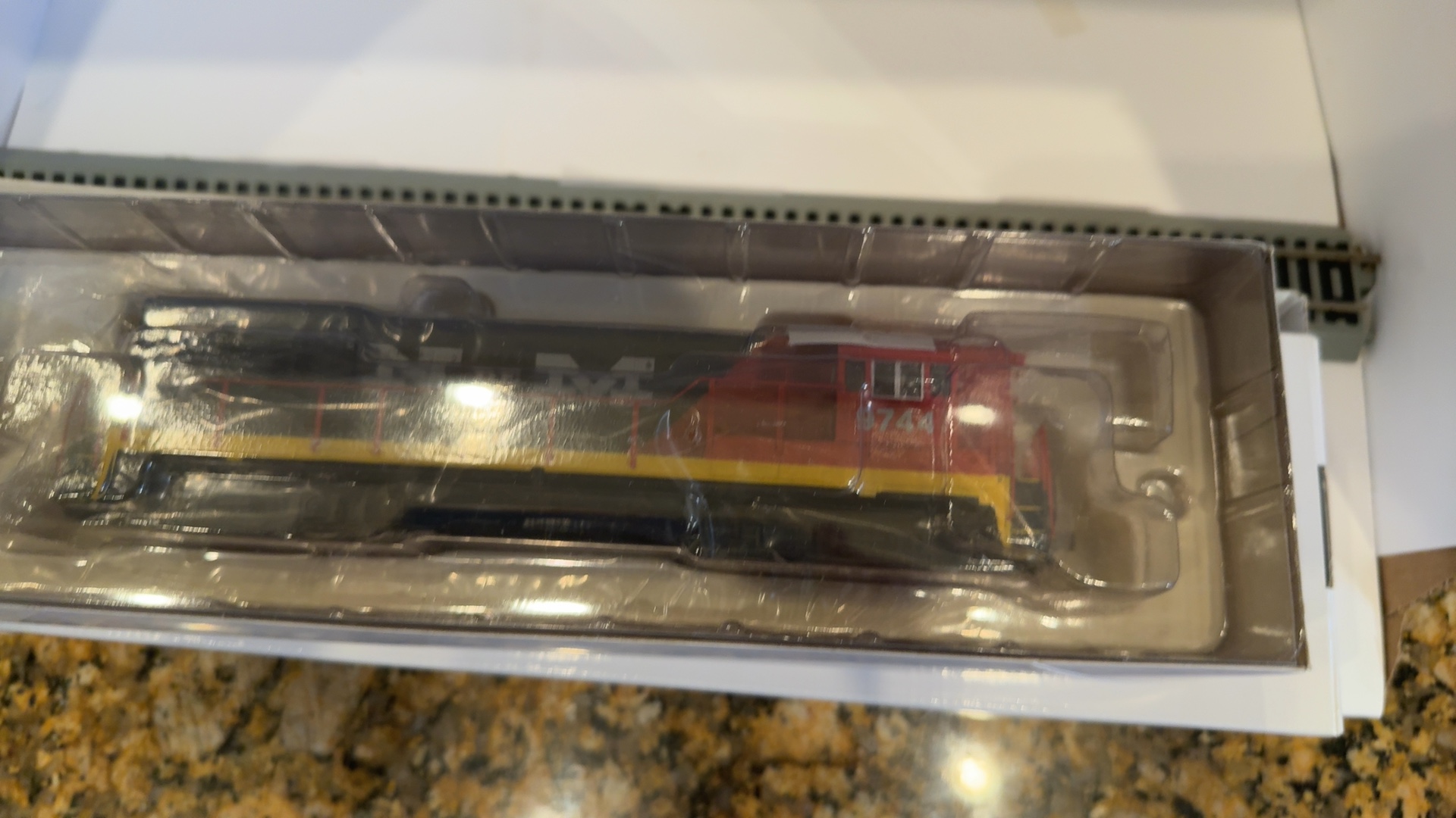 Atlas N de M Black, Orange & Yellow U30B High Nose Model Train Locomotive image 5
