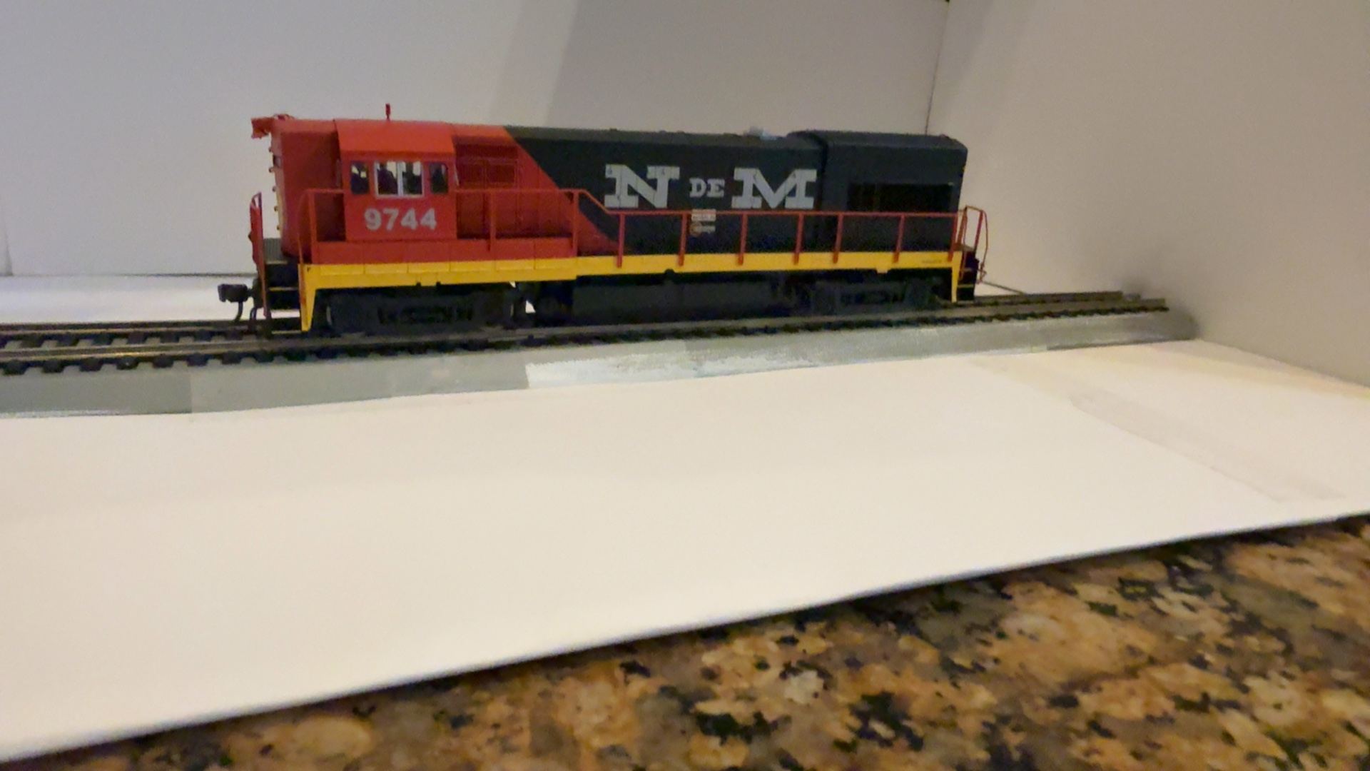 Atlas N de M Black, Orange & Yellow U30B High Nose Model Train Locomotive image 6