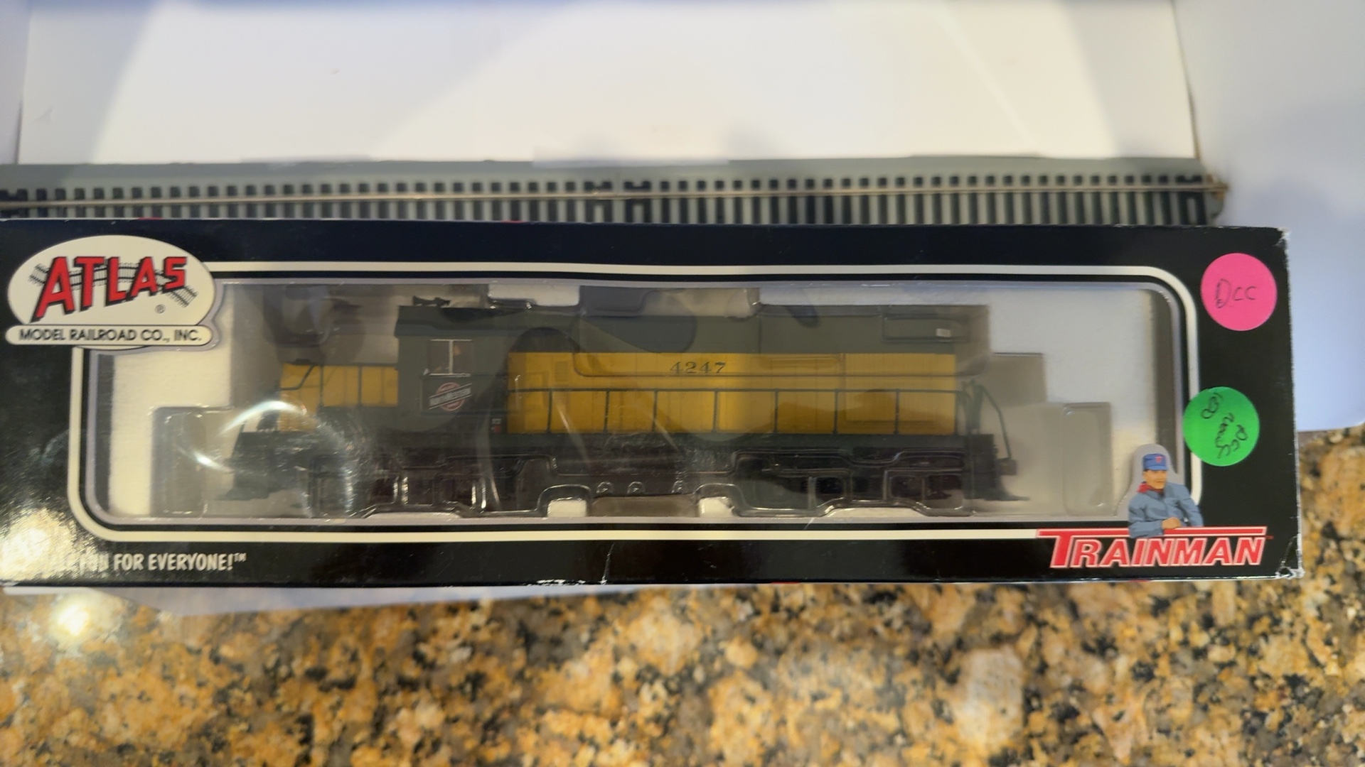Atlas HO Trainman Chicago & North Western RS-32 Locomotive Model Green & Yellow image 6