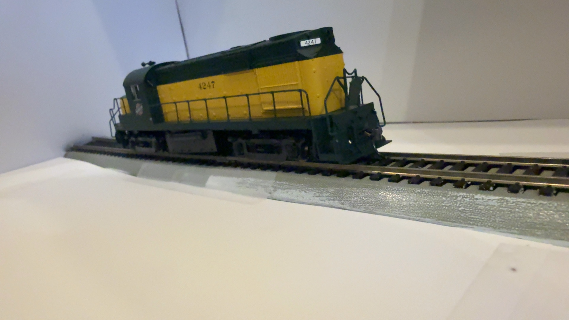 Atlas HO Trainman Chicago & North Western RS-32 Locomotive Model Green & Yellow image 9