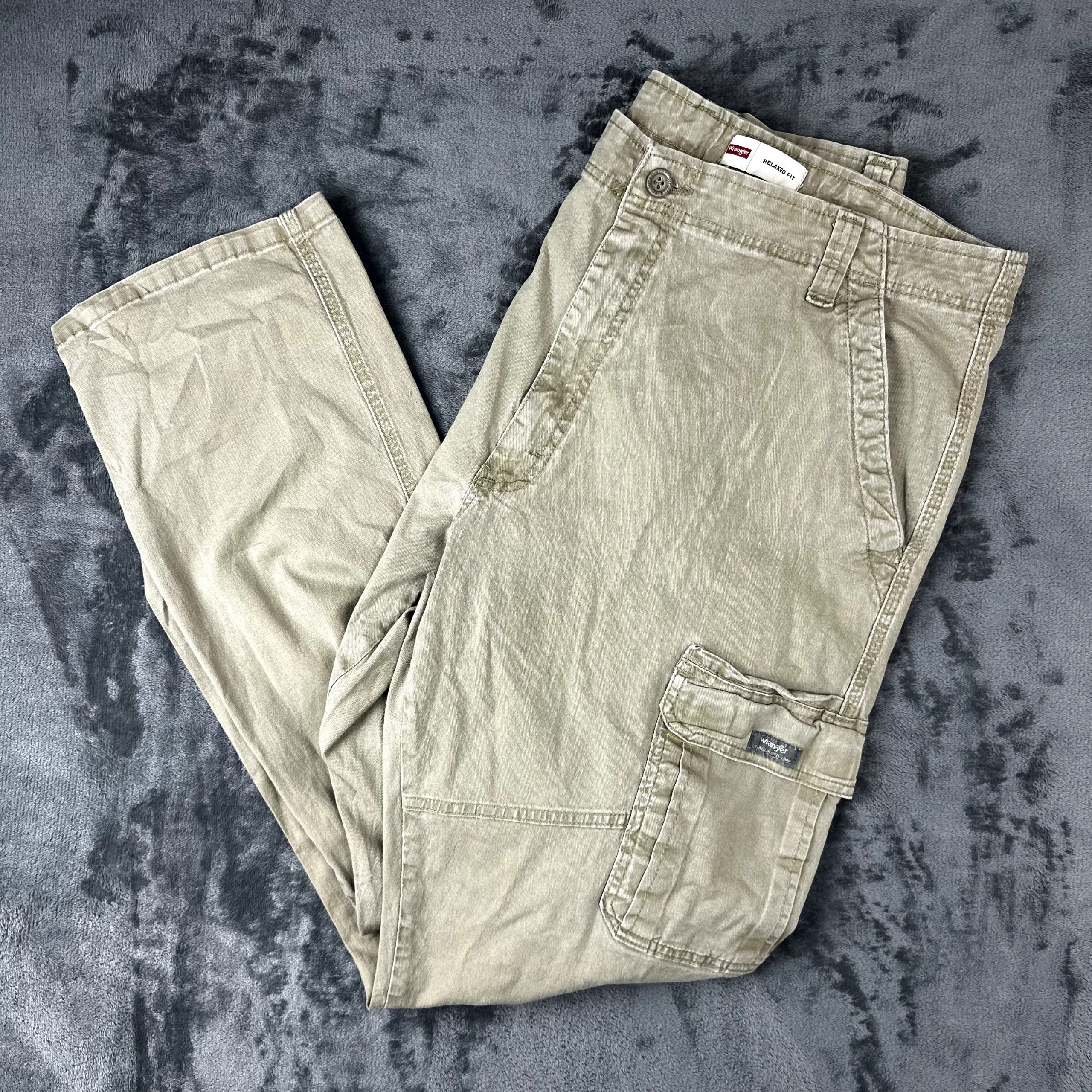 Wrangler Men's Cargo Pants - Size 40x32 Beige Khaki Relaxed Fit Workwear