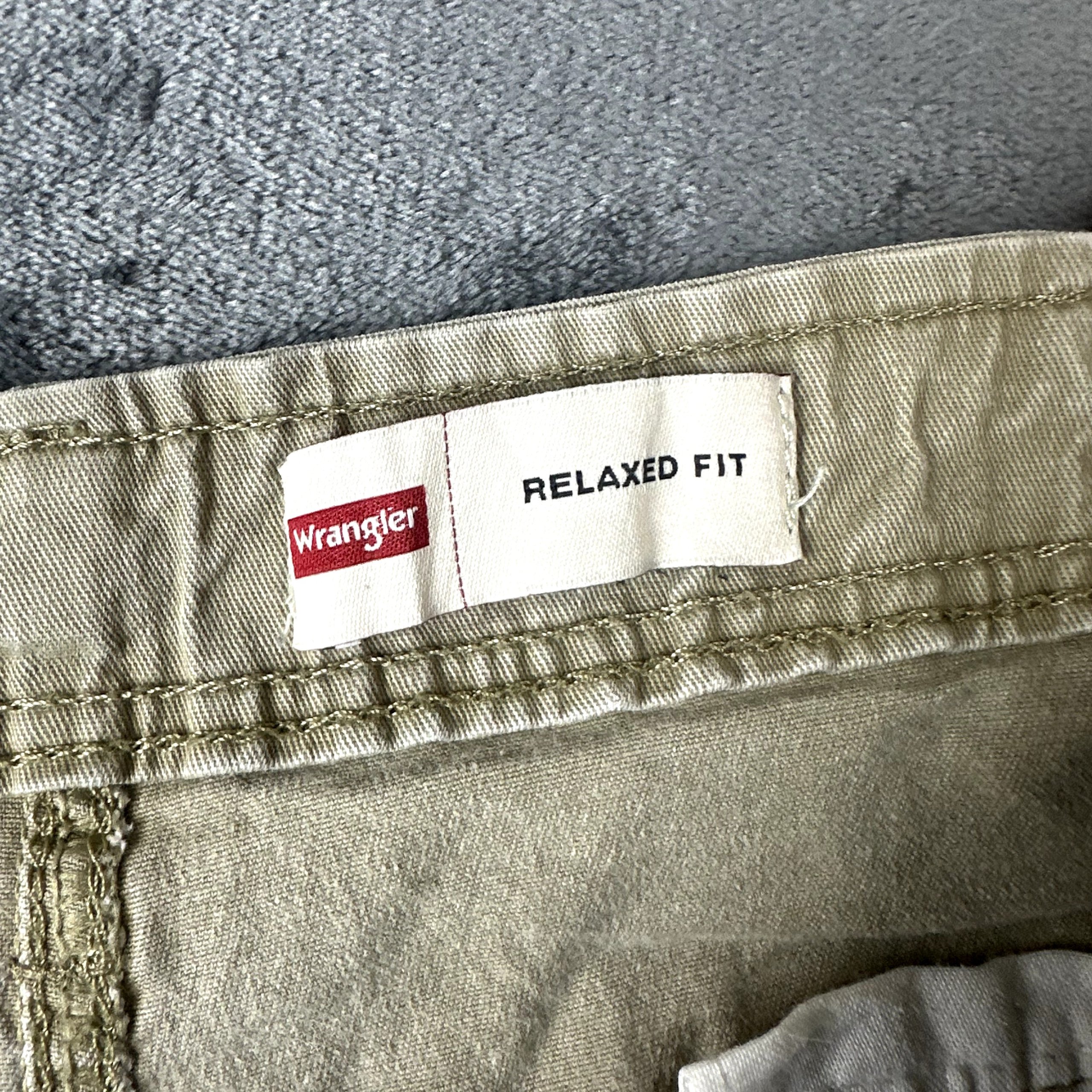 Wrangler Men's Cargo Pants - Size 40x32 Beige Khaki Relaxed Fit Workwear image 3