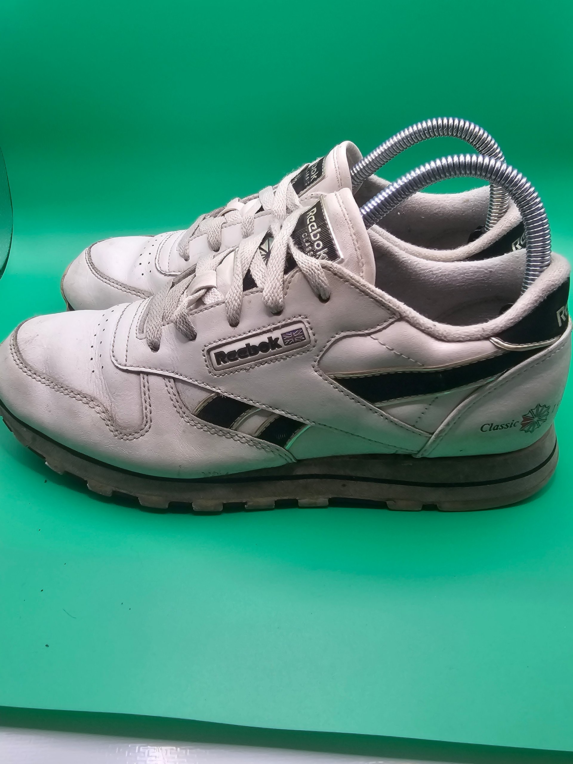 Reebok Classics White & Black Running Trainers UK Size 5 image 3