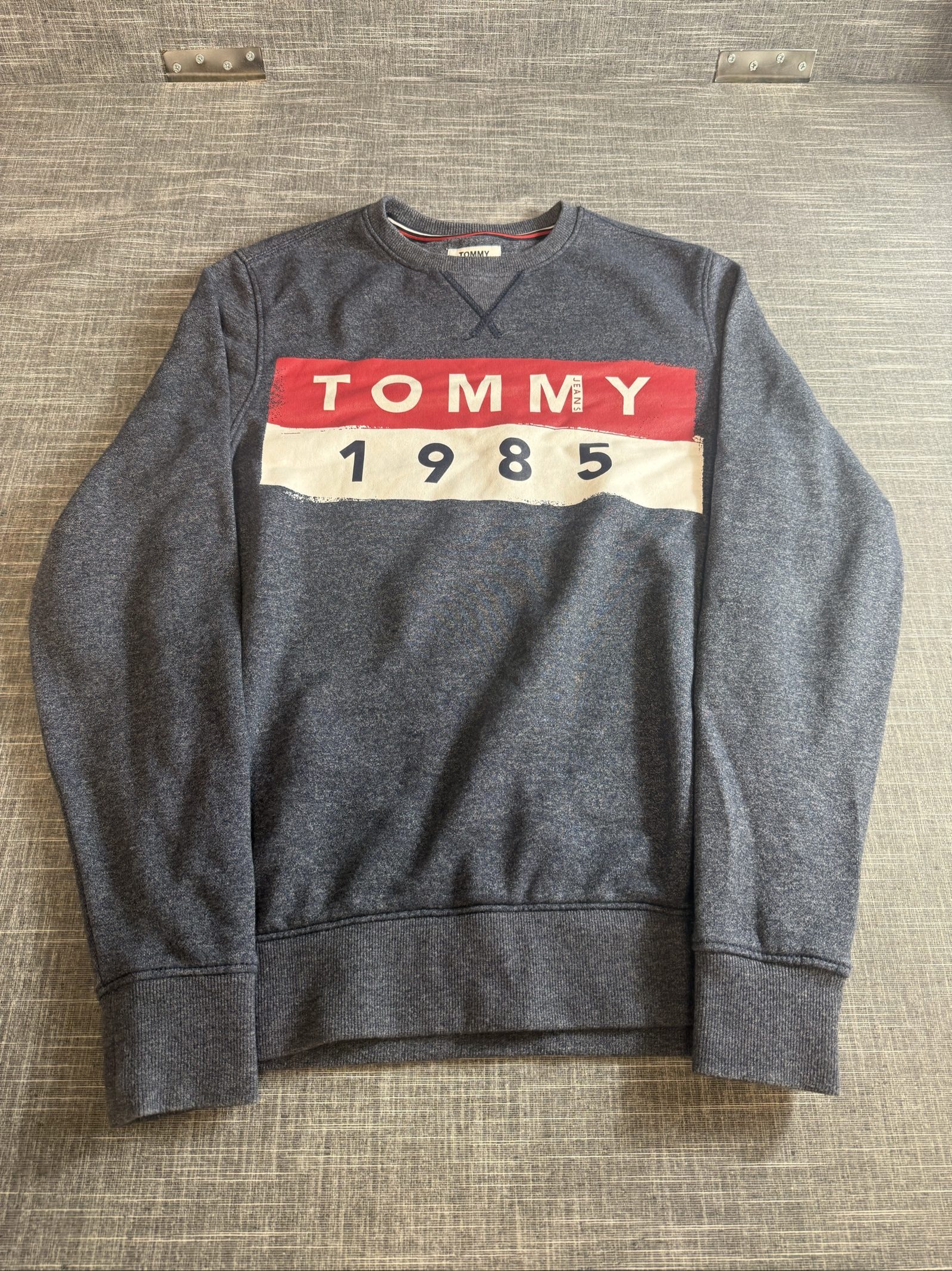 Tommy Jeans Men’s Grey Crew Neck Sweatshirt Small 1985 Logo