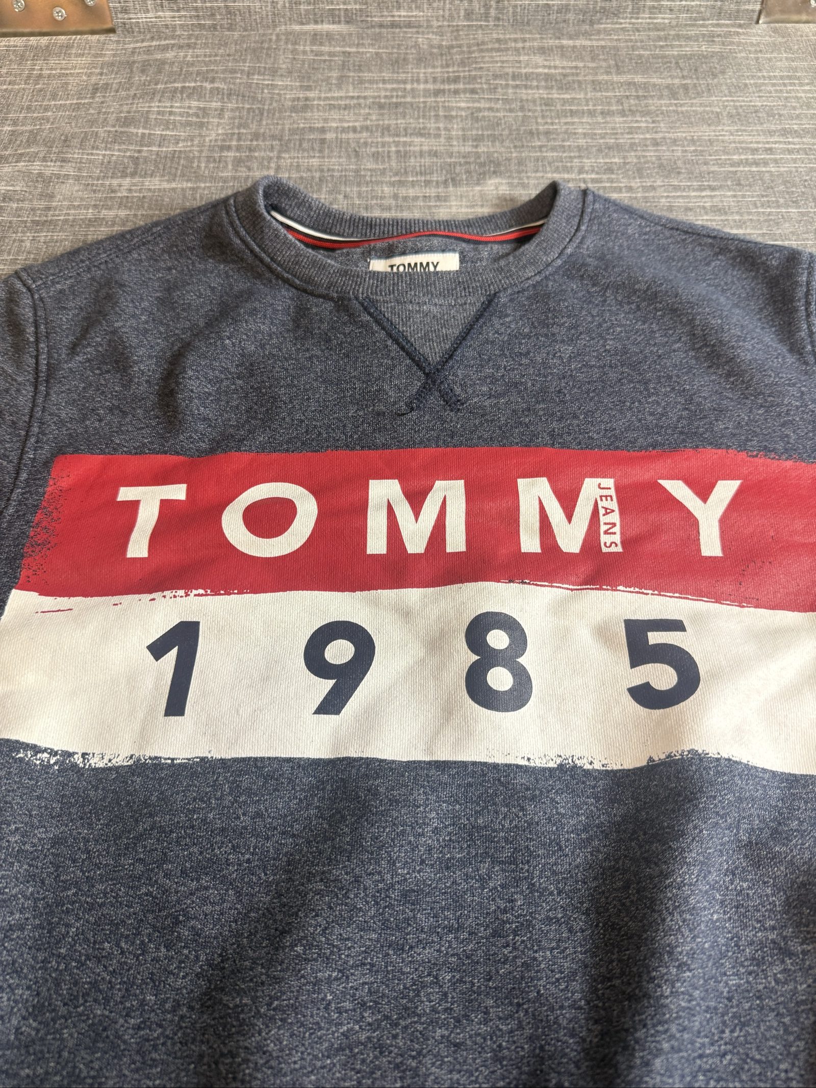Tommy Jeans Men’s Grey Crew Neck Sweatshirt Small 1985 Logo image 2