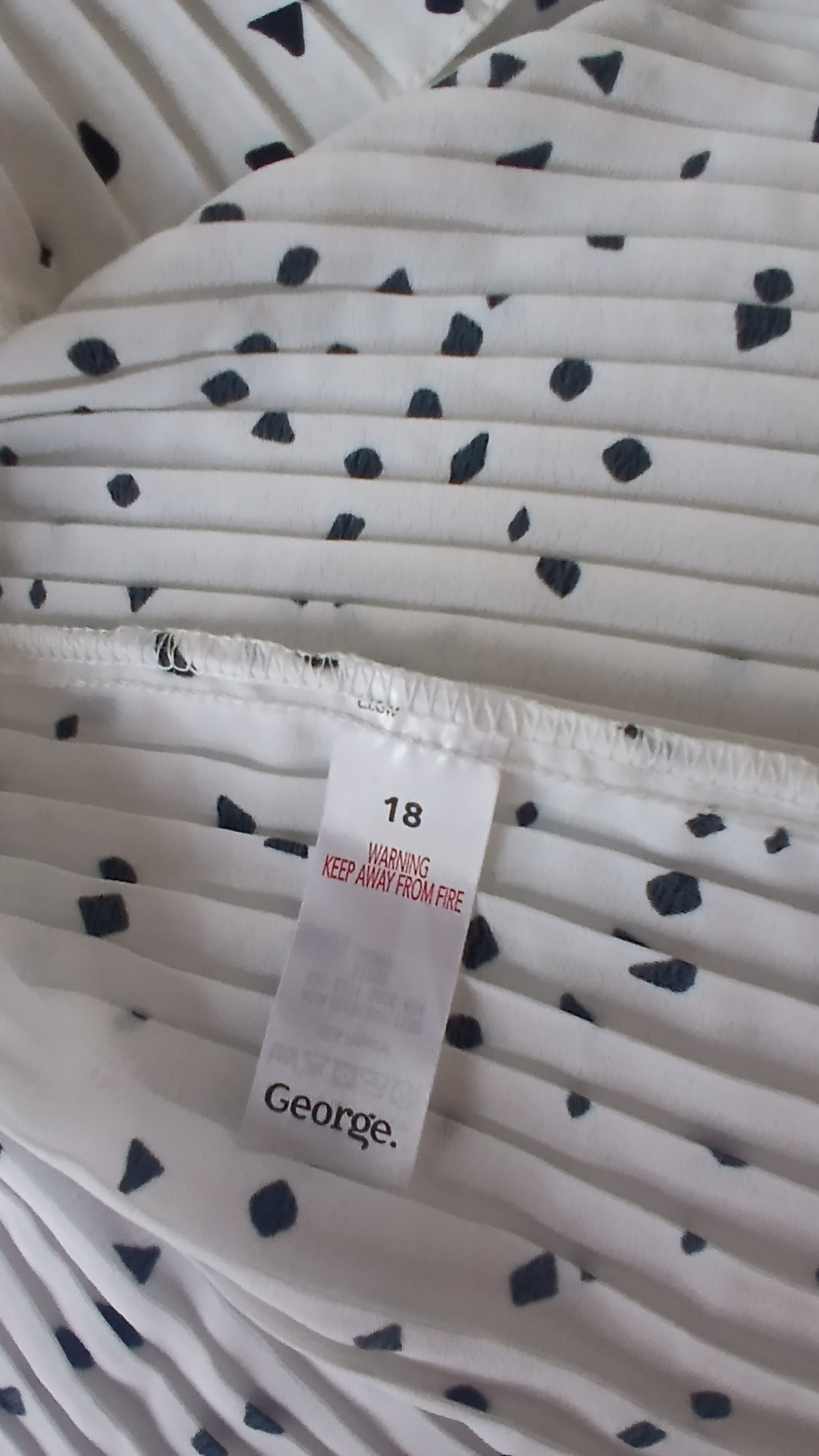White & Black Patterned Pleated Top UK 18 image 4