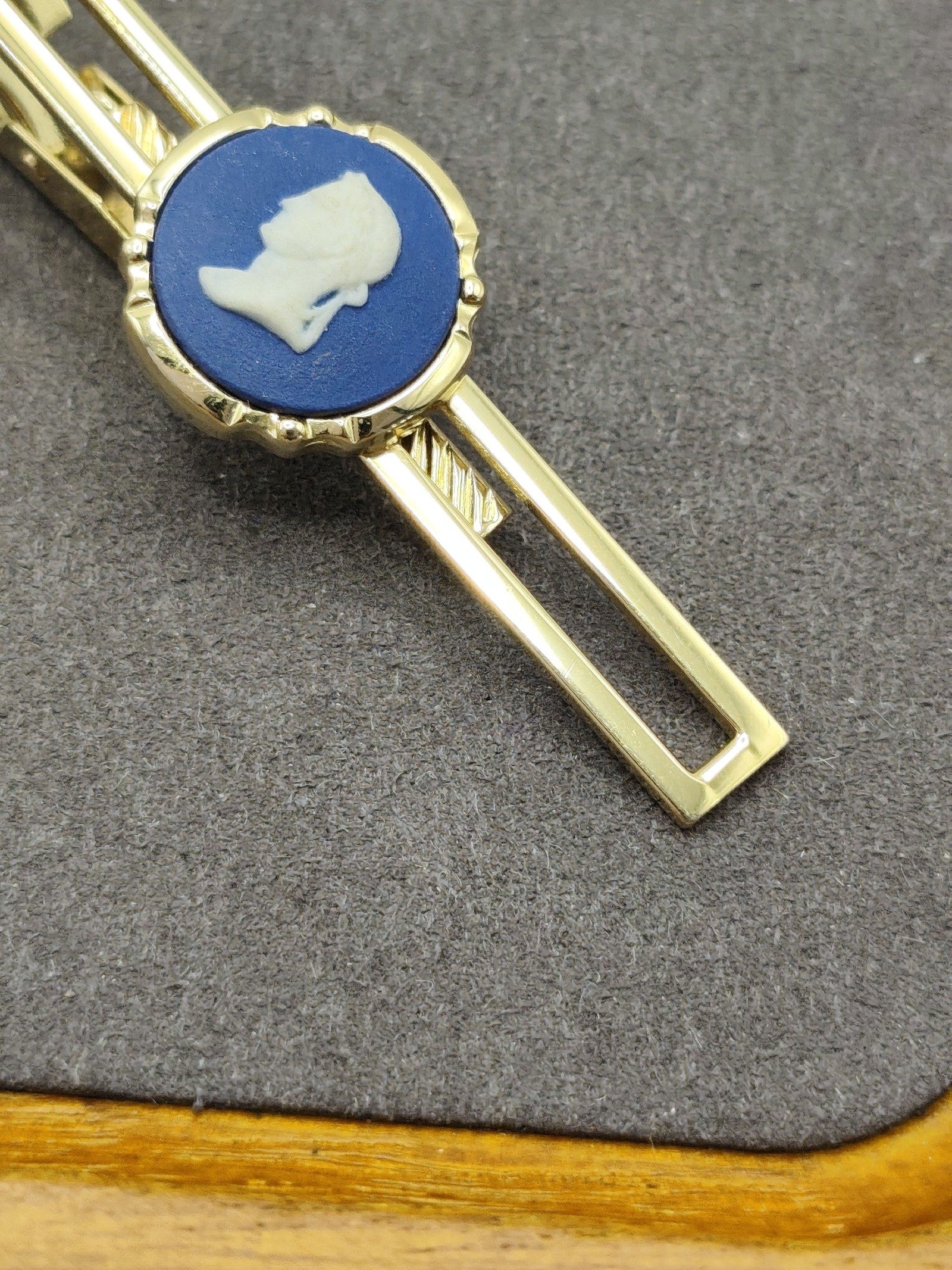 Wedgewood Gold & Blue Cameo Tie Clip with Gift Box image 4