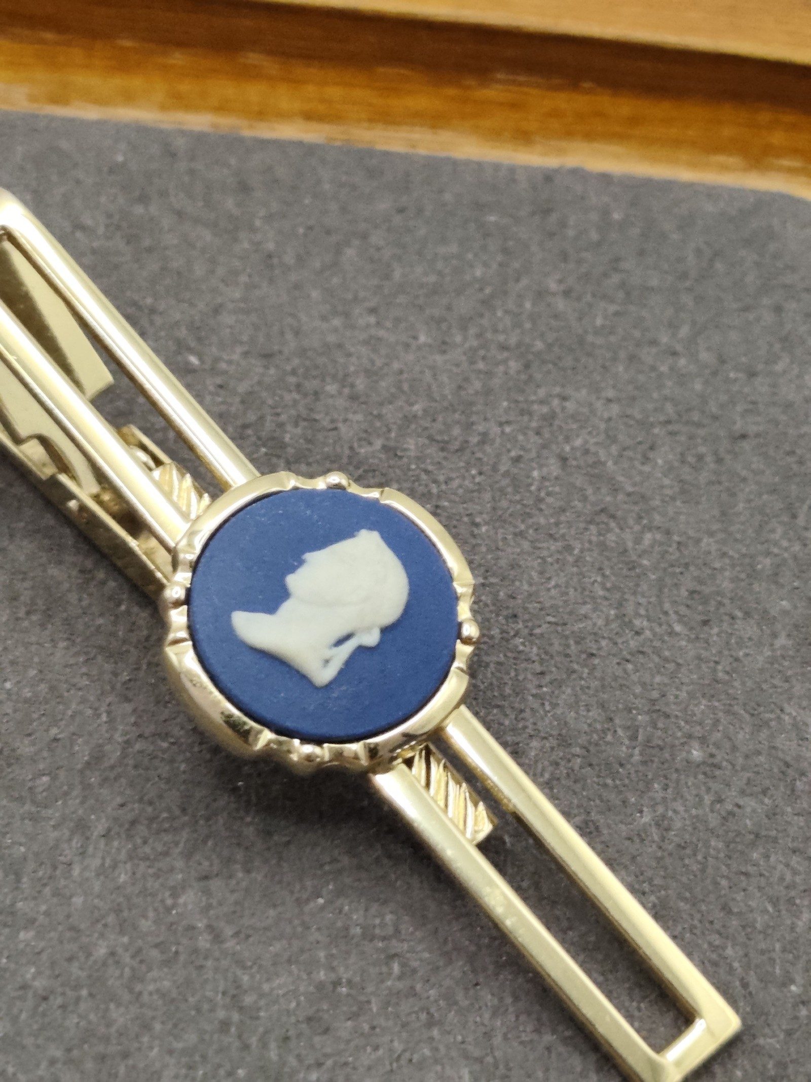 Wedgewood Gold & Blue Cameo Tie Clip with Gift Box image 5
