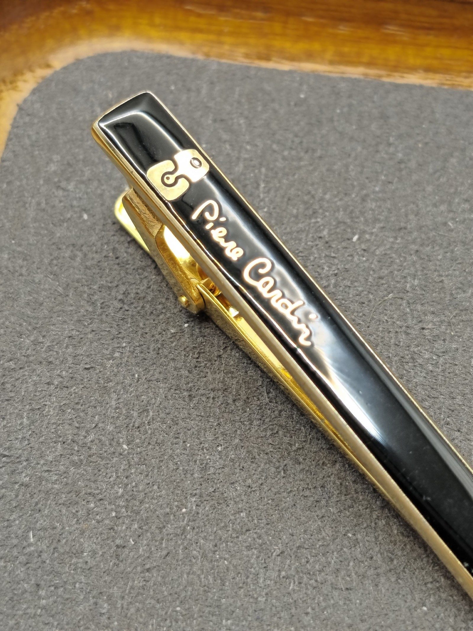 Pierre Cardin Black & Gold Men's Tie Clip image 5