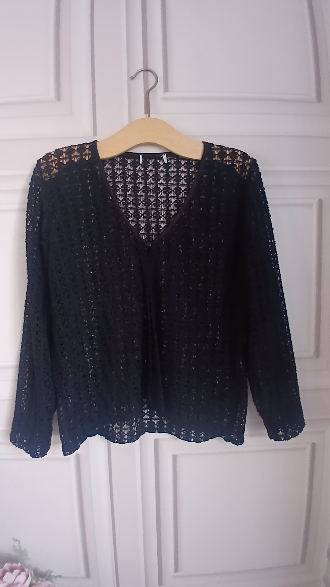 Black Women's Crochet Cardigan Size S Floral Pattern Lightweight Size 10/12