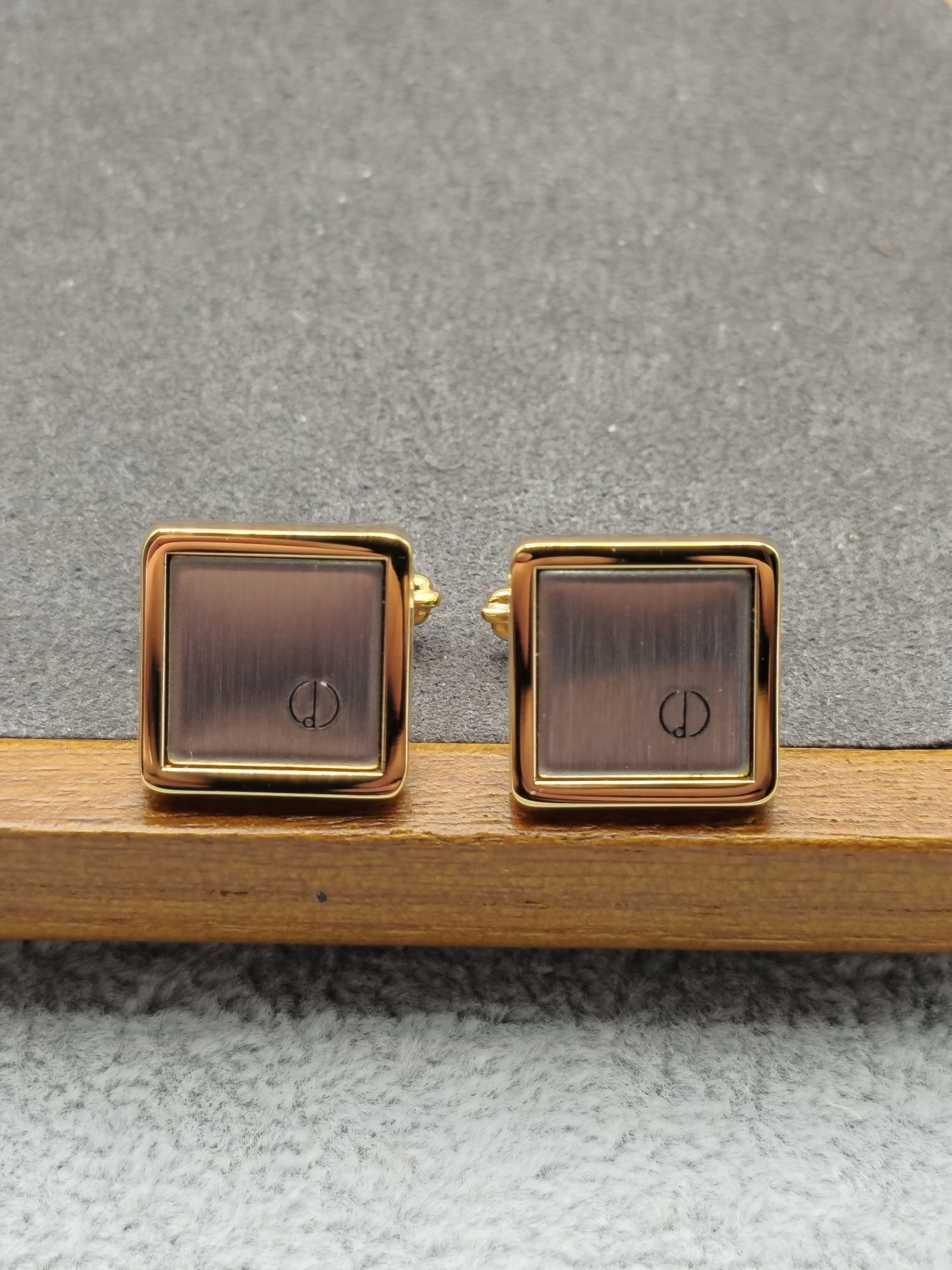 Dunhill Gold Tone & Brown Cufflinks & Tie Clip Set image 5