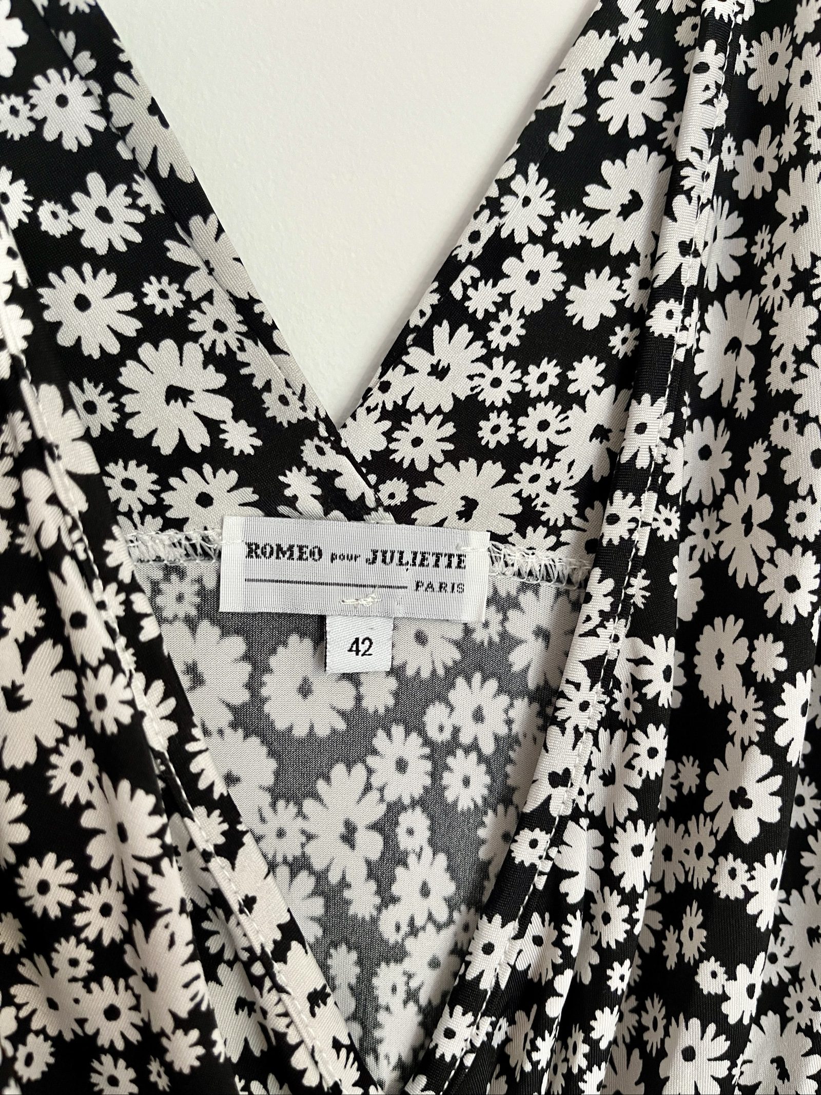 Romeo Pour Juliette Black & White Floral Faux Wrap Dress - 42