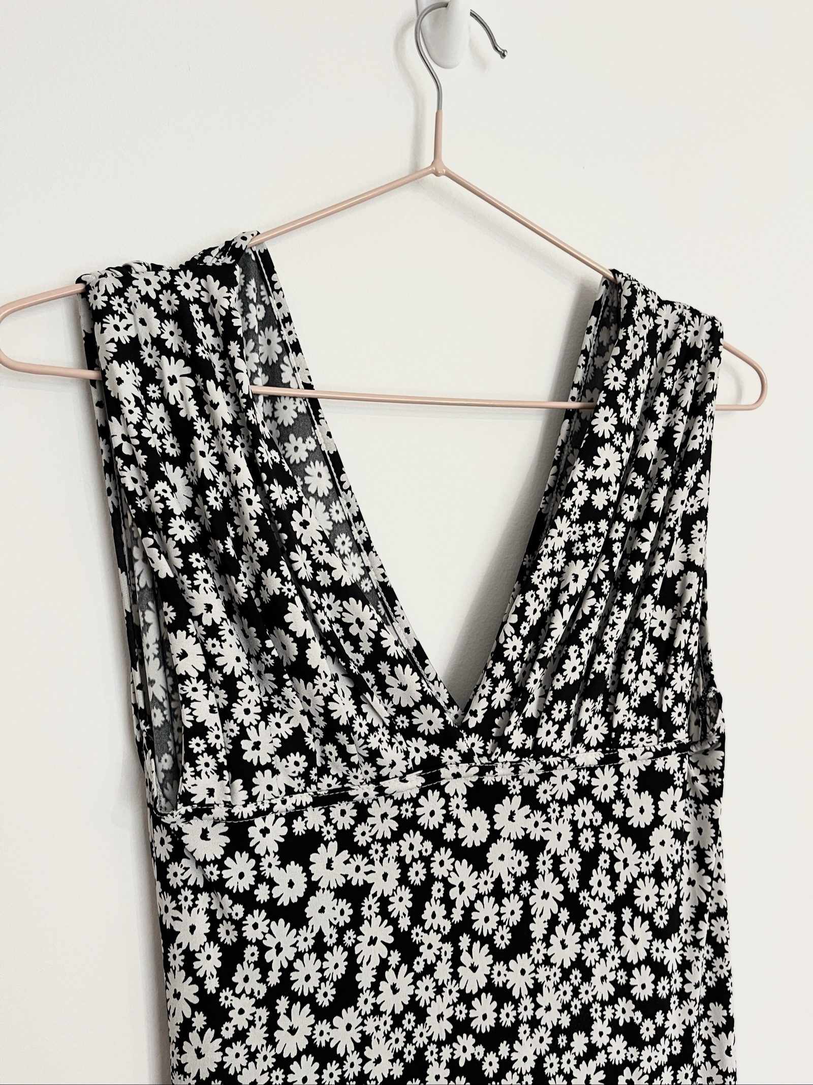 Romeo Pour Juliette Black & White Floral Faux Wrap Dress - 42 image 4