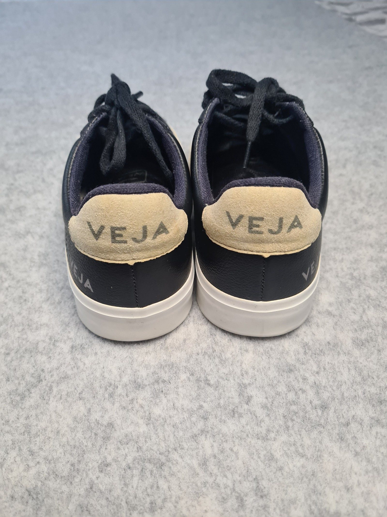 Veja Mens Black Beige Leather Sneakers Size 42 image 4