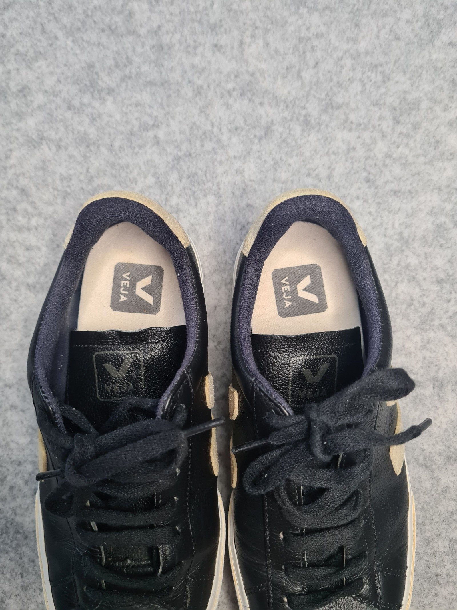Veja Mens Black Beige Leather Sneakers Size 42 image 6