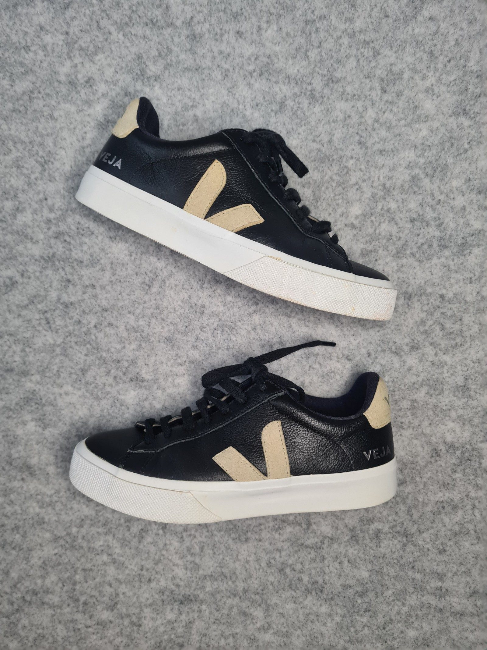 Veja Mens Black Beige Leather Sneakers Size 42 image 2