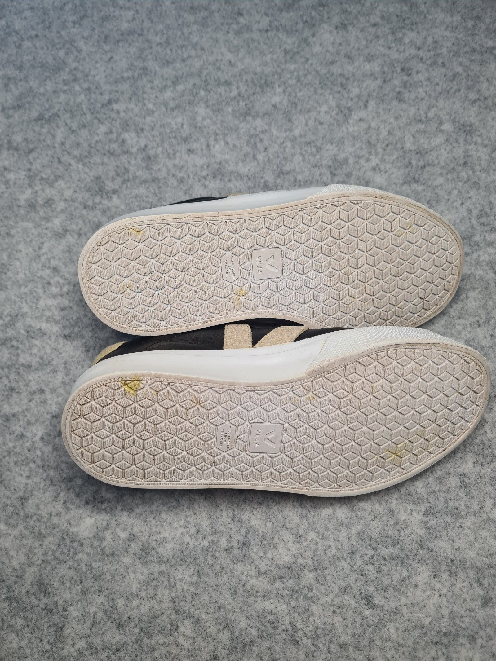 Veja Mens Black Beige Leather Sneakers Size 42 image 5