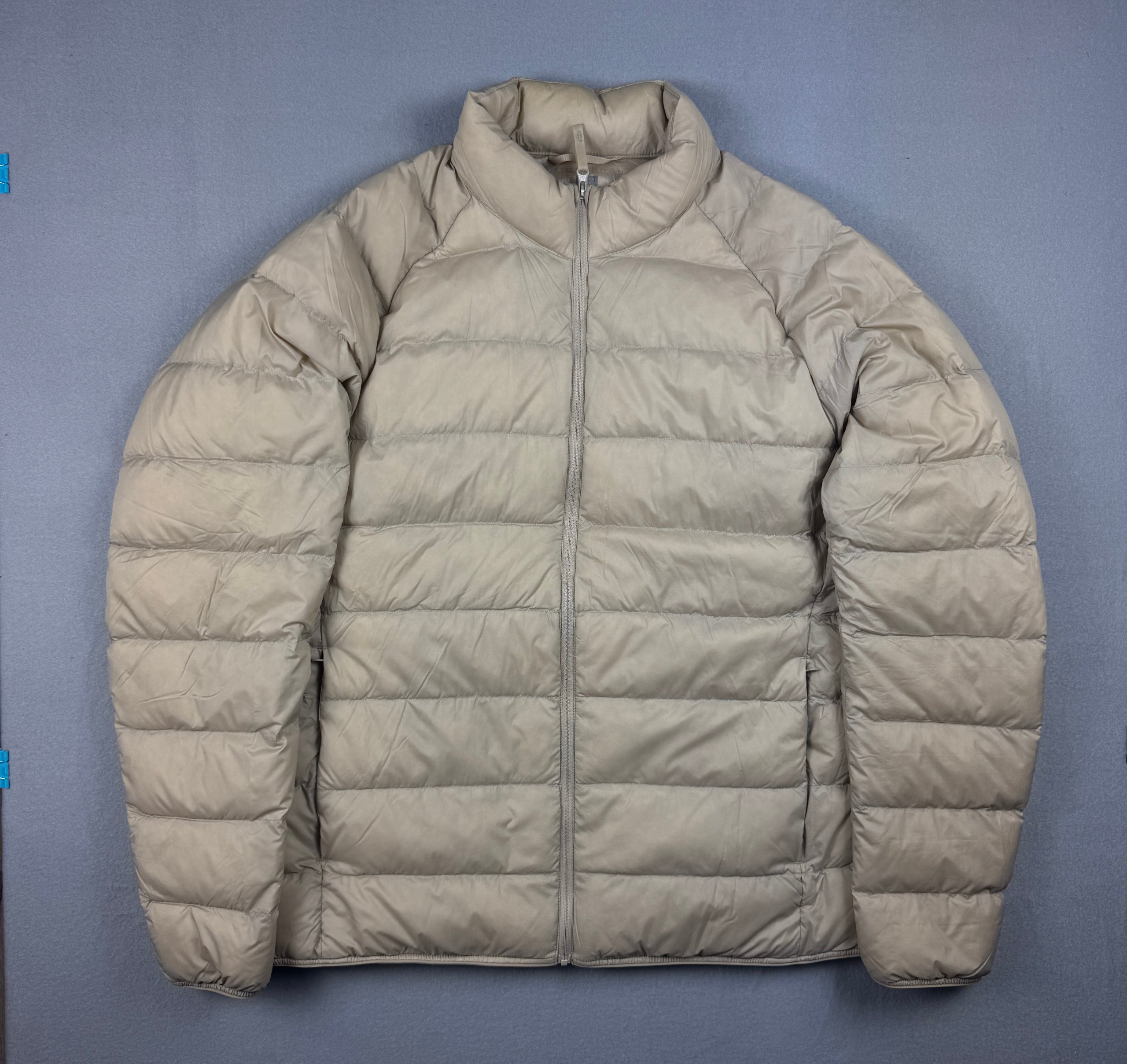 Men`s Uniqlo Beige Ultra Light Down Puffer Jacket Like a new Size L